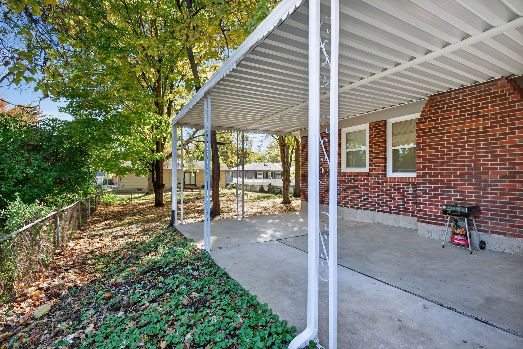 3 Bedrooms Bedrooms, ,2 BathroomsBathrooms,Woodford Rentals,For Rent,1370