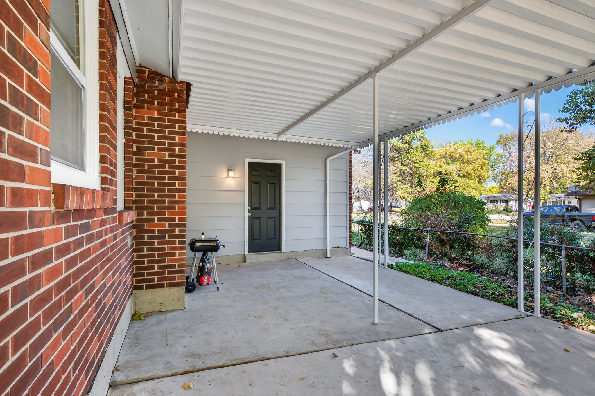 3 Bedrooms Bedrooms, ,2 BathroomsBathrooms,Woodford Rentals,For Rent,1370