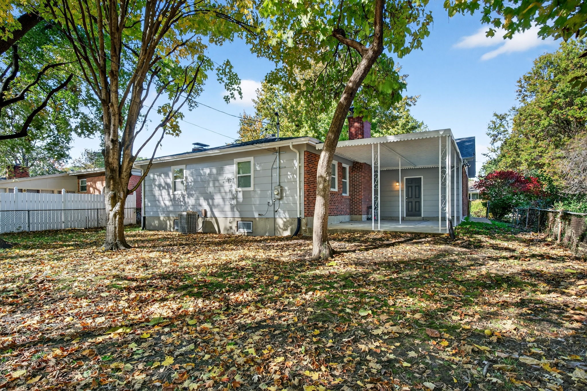 3 Bedrooms Bedrooms, ,2 BathroomsBathrooms,Woodford Rentals,For Rent,1370