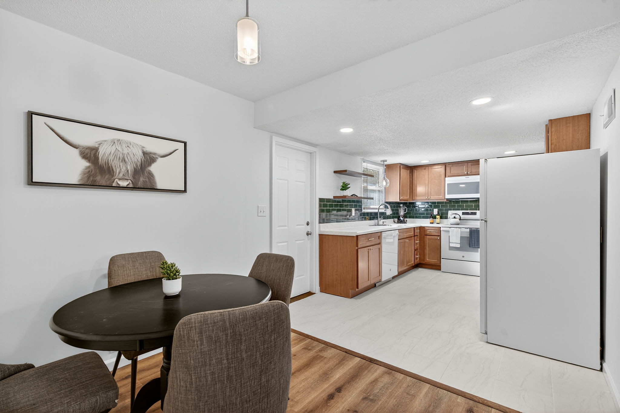 4 Bedrooms Bedrooms, ,2 BathroomsBathrooms,Woodford Rentals,For Rent,1385