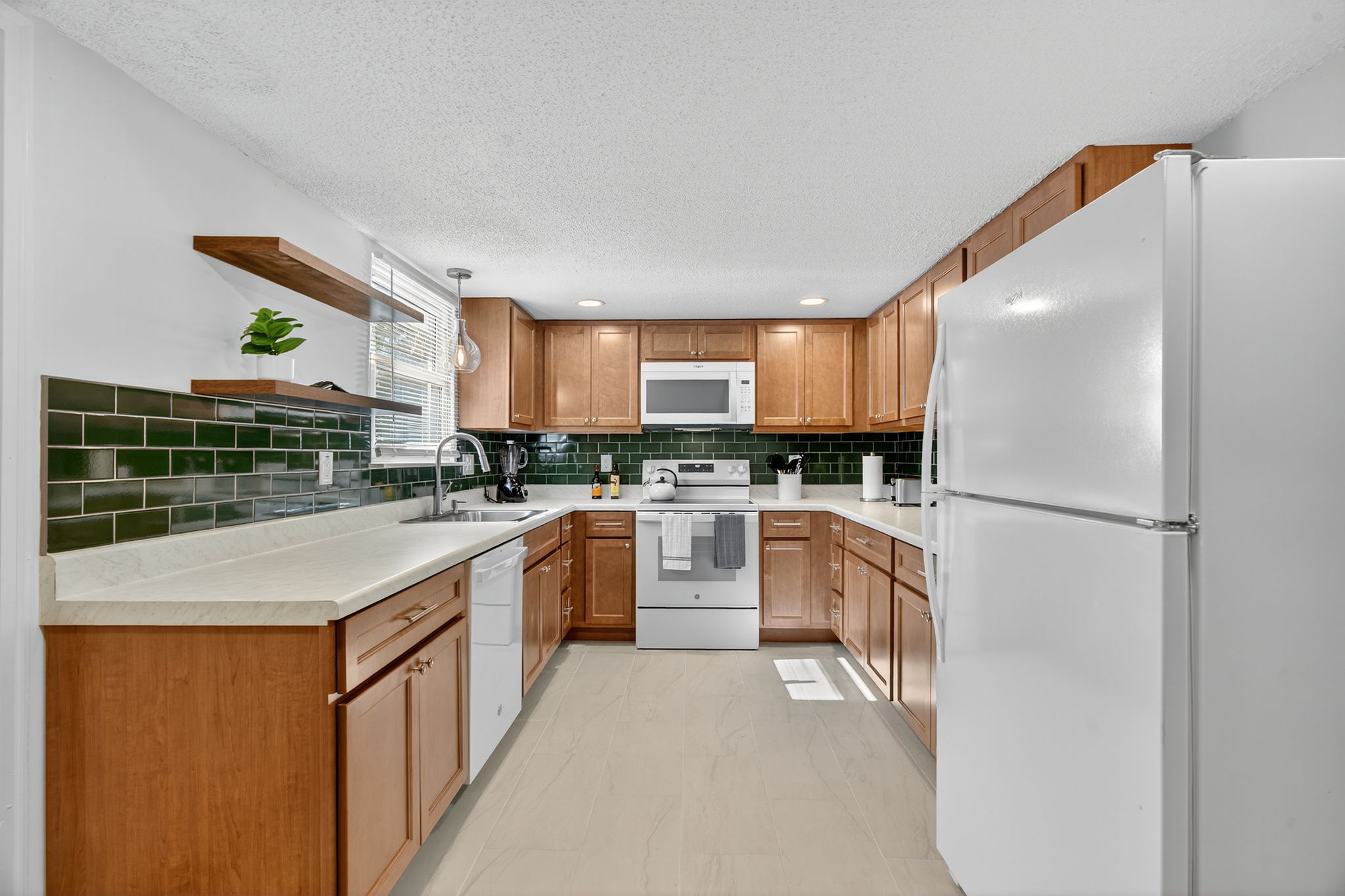 4 Bedrooms Bedrooms, ,2 BathroomsBathrooms,Woodford Rentals,For Rent,1385