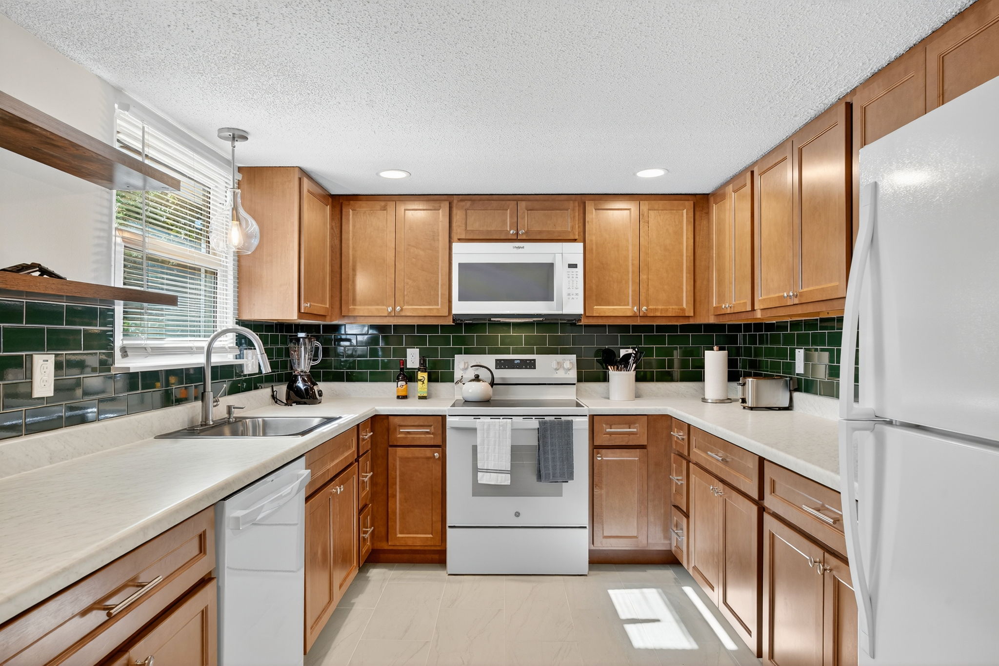 4 Bedrooms Bedrooms, ,2 BathroomsBathrooms,Woodford Rentals,For Rent,1385