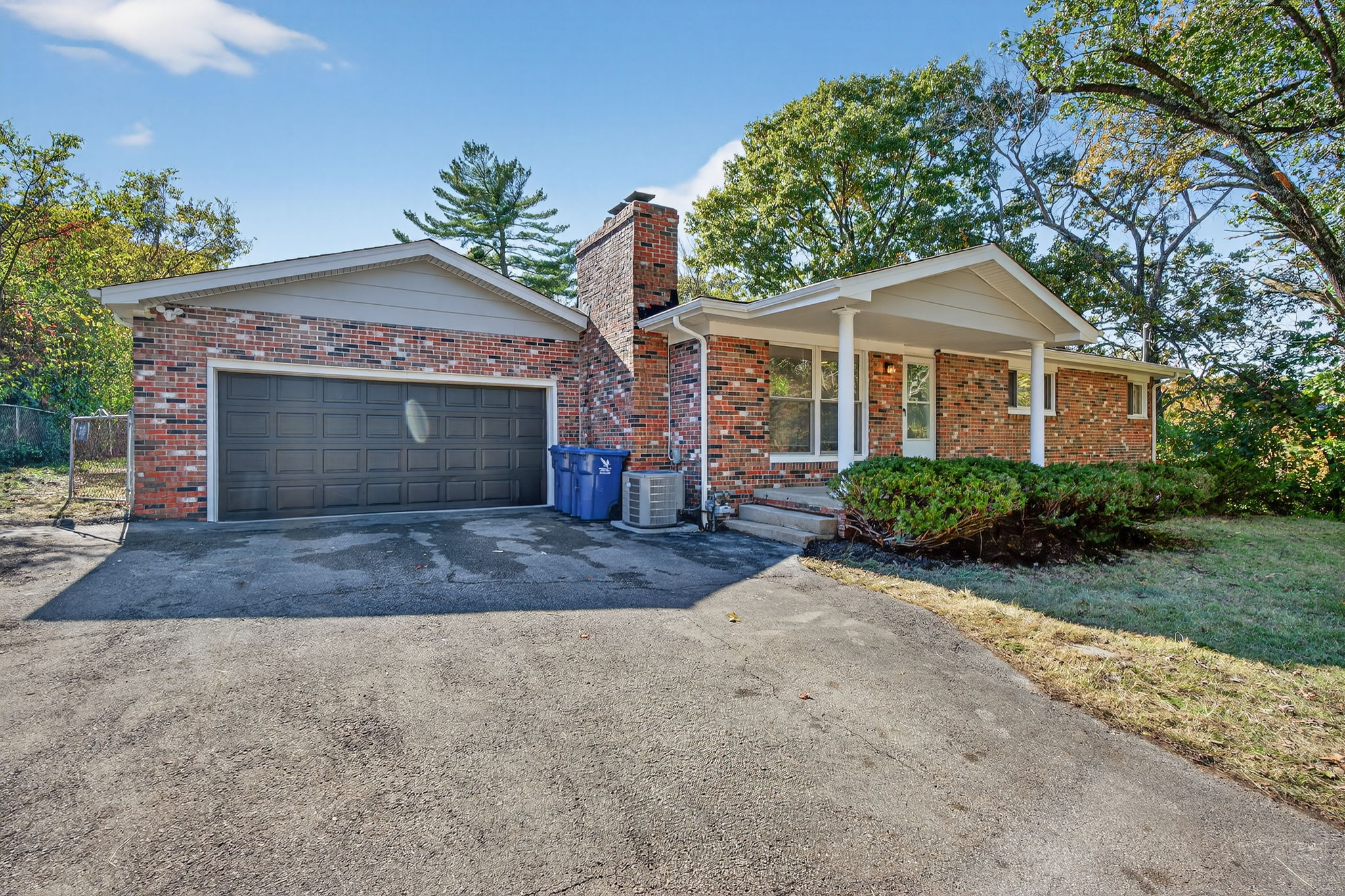 4 Bedrooms Bedrooms, ,2 BathroomsBathrooms,Woodford Rentals,For Rent,1385