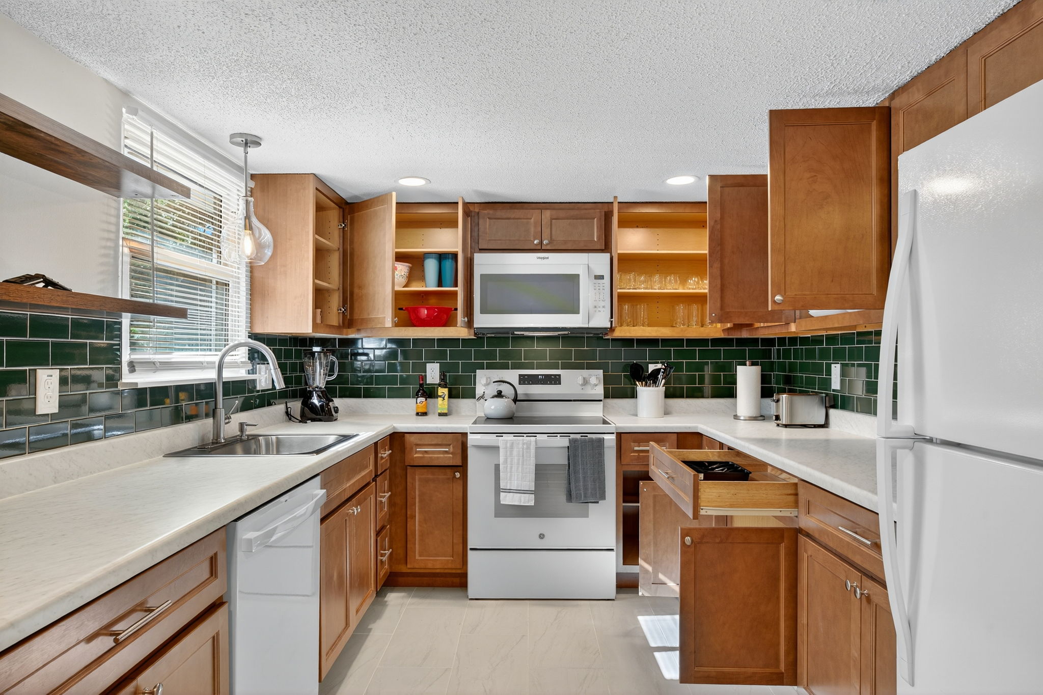 4 Bedrooms Bedrooms, ,2 BathroomsBathrooms,Woodford Rentals,For Rent,1385