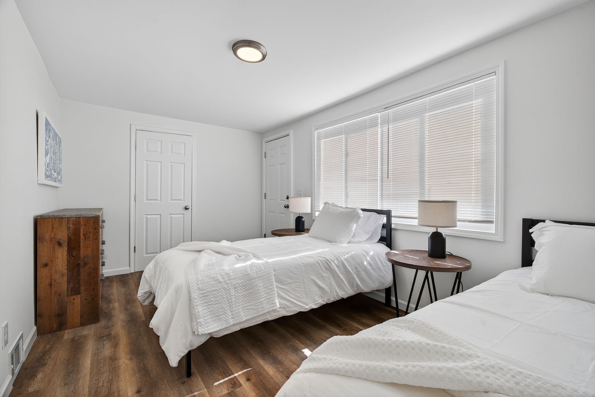 4 Bedrooms Bedrooms, ,2 BathroomsBathrooms,Woodford Rentals,For Rent,1385