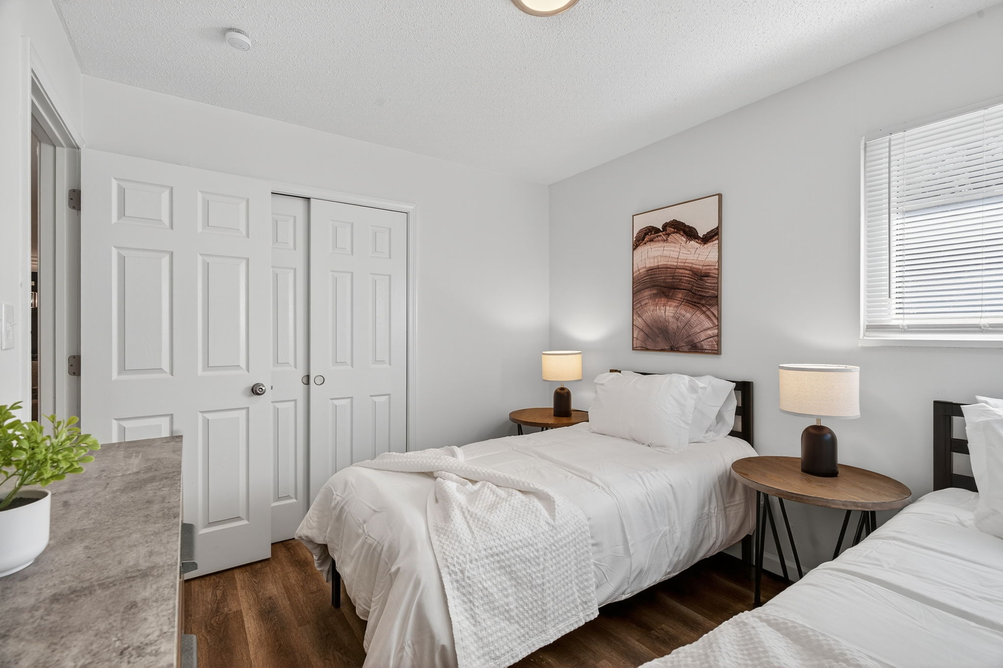 4 Bedrooms Bedrooms, ,2 BathroomsBathrooms,Woodford Rentals,For Rent,1385