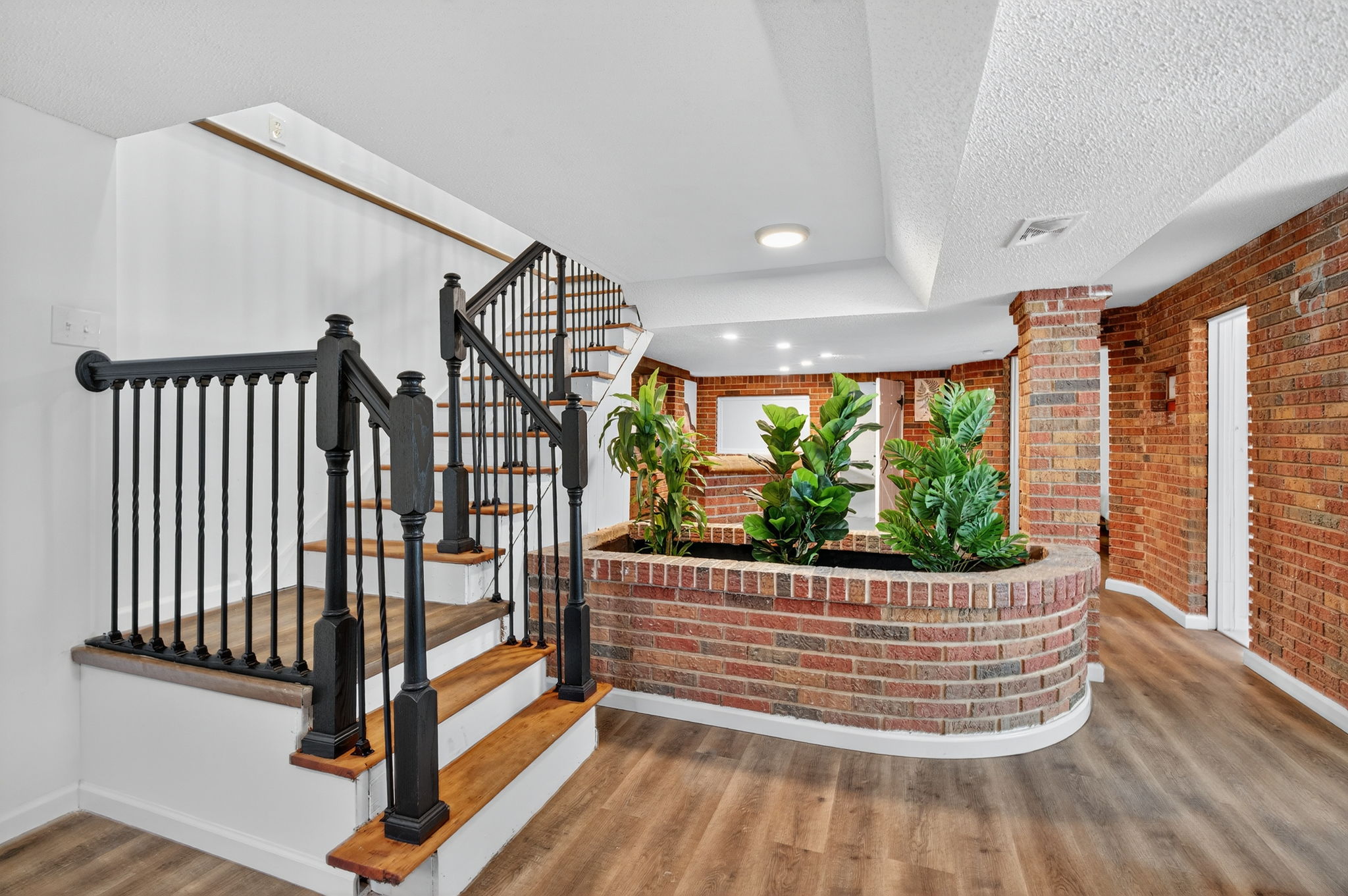 4 Bedrooms Bedrooms, ,2 BathroomsBathrooms,Woodford Rentals,For Rent,1385