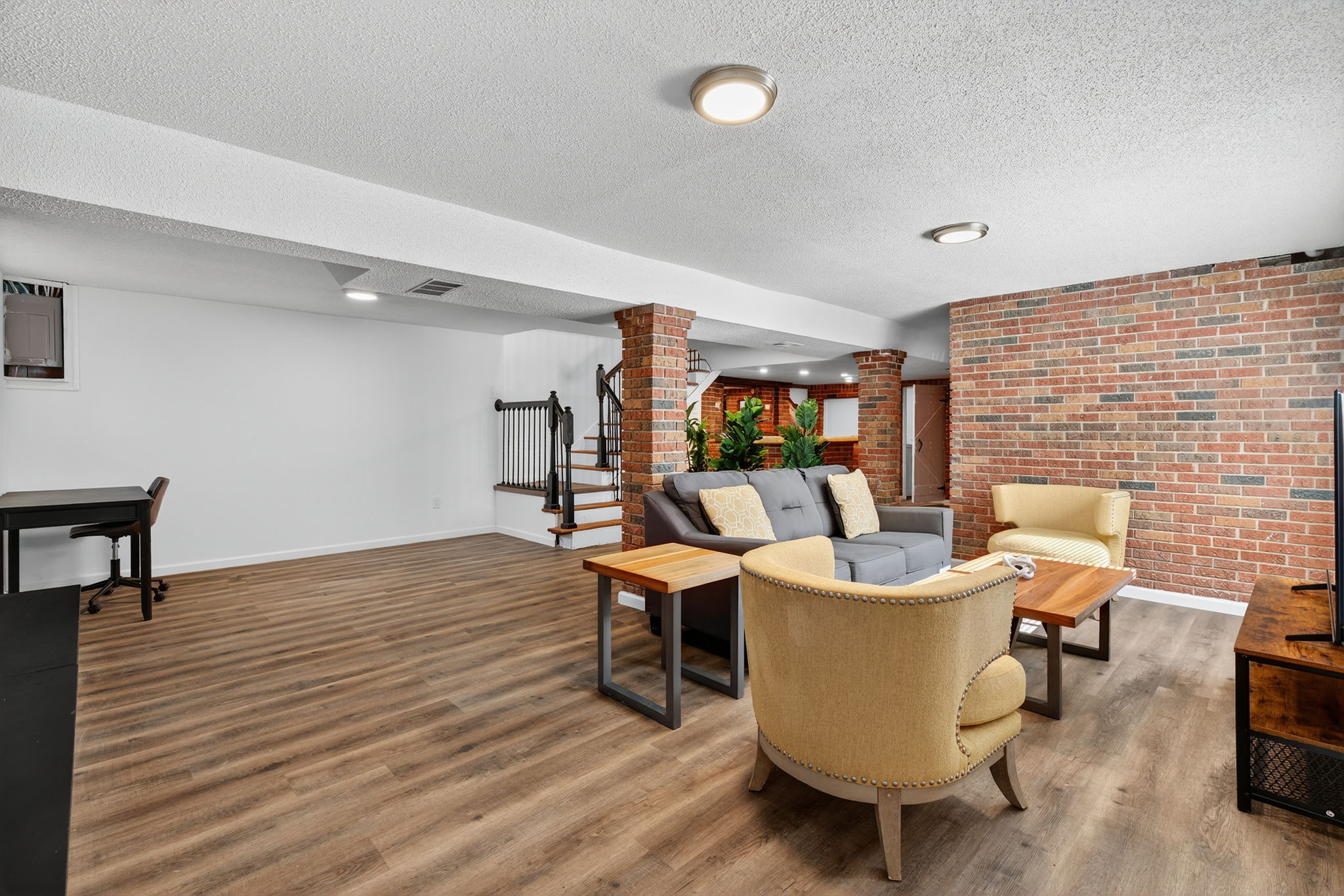 4 Bedrooms Bedrooms, ,2 BathroomsBathrooms,Woodford Rentals,For Rent,1385