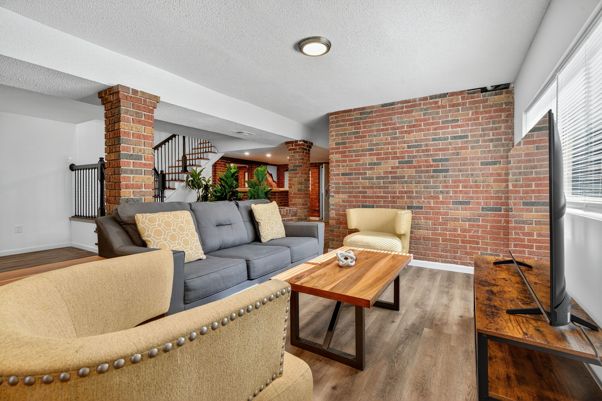 4 Bedrooms Bedrooms, ,2 BathroomsBathrooms,Woodford Rentals,For Rent,1385