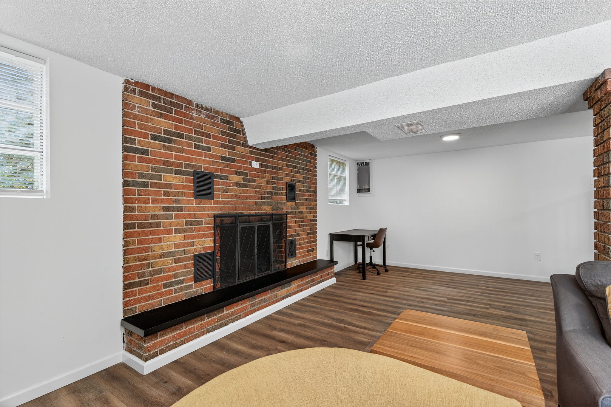 4 Bedrooms Bedrooms, ,2 BathroomsBathrooms,Woodford Rentals,For Rent,1385