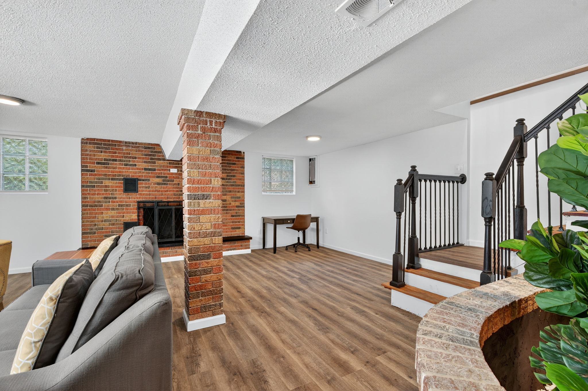 4 Bedrooms Bedrooms, ,2 BathroomsBathrooms,Woodford Rentals,For Rent,1385