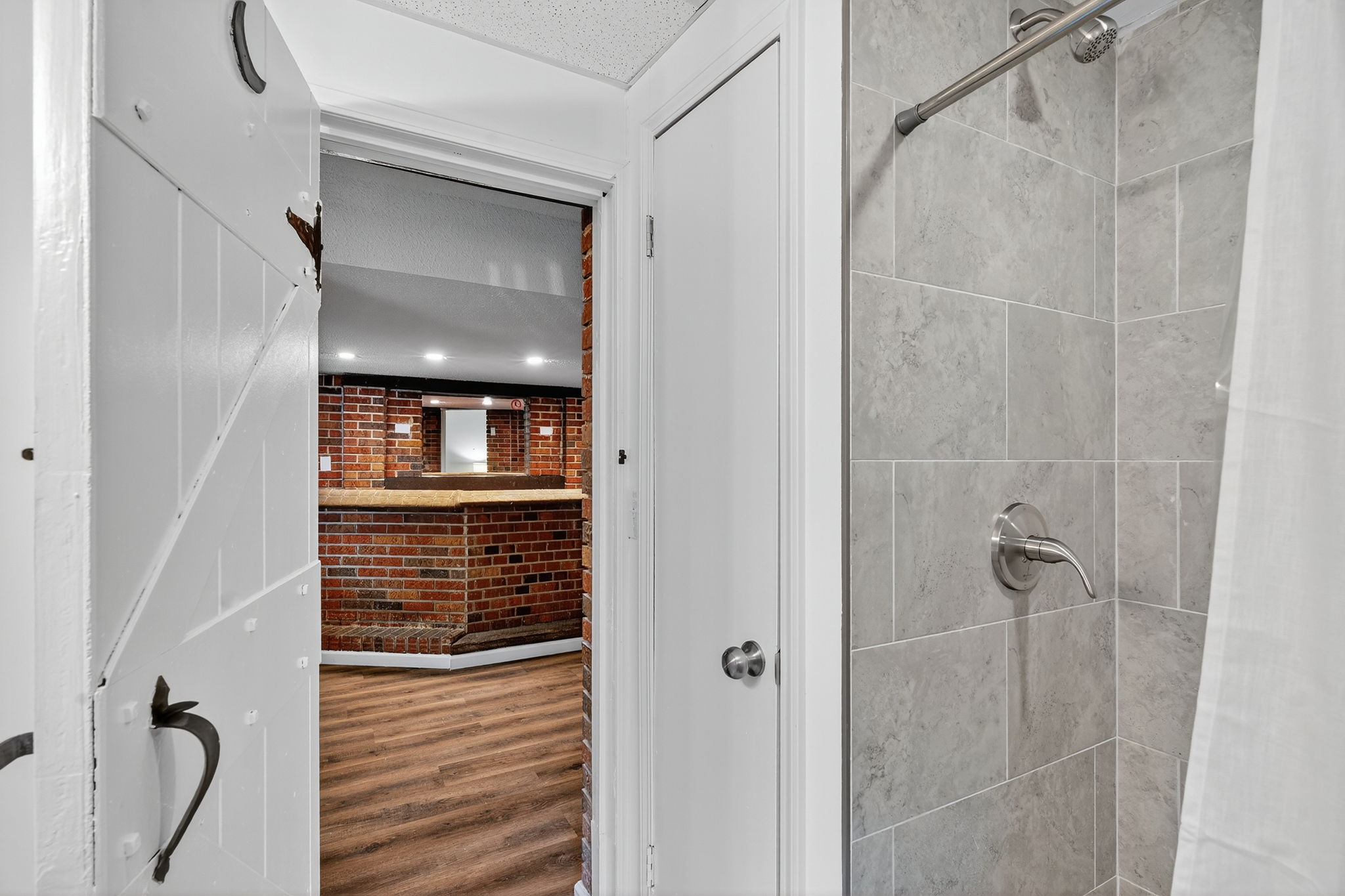 4 Bedrooms Bedrooms, ,2 BathroomsBathrooms,Woodford Rentals,For Rent,1385