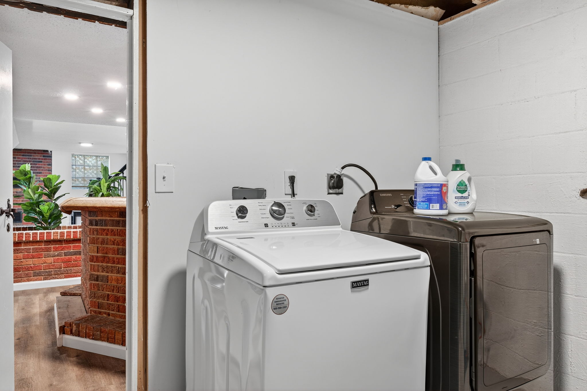 4 Bedrooms Bedrooms, ,2 BathroomsBathrooms,Woodford Rentals,For Rent,1385