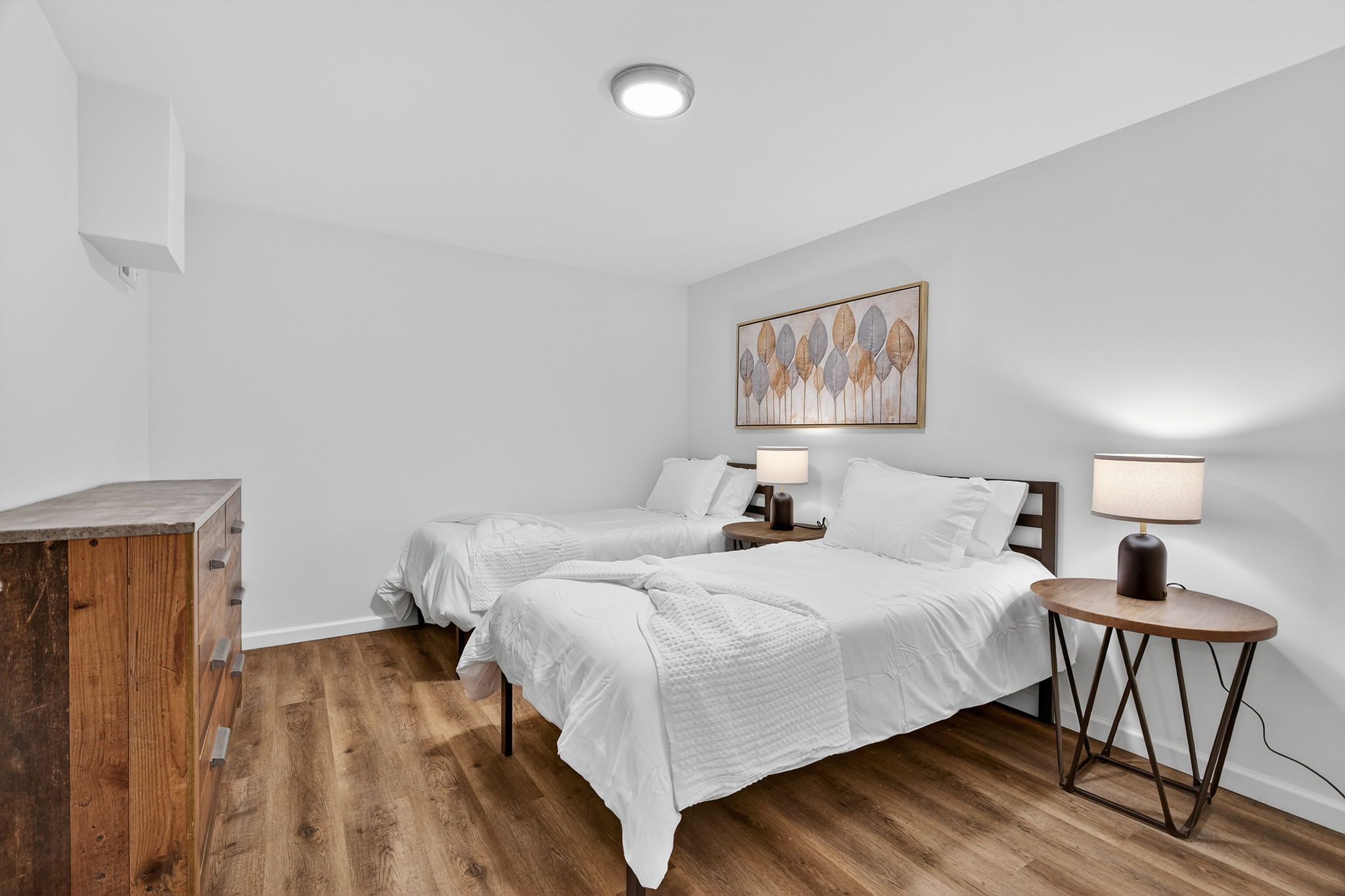 4 Bedrooms Bedrooms, ,2 BathroomsBathrooms,Woodford Rentals,For Rent,1385