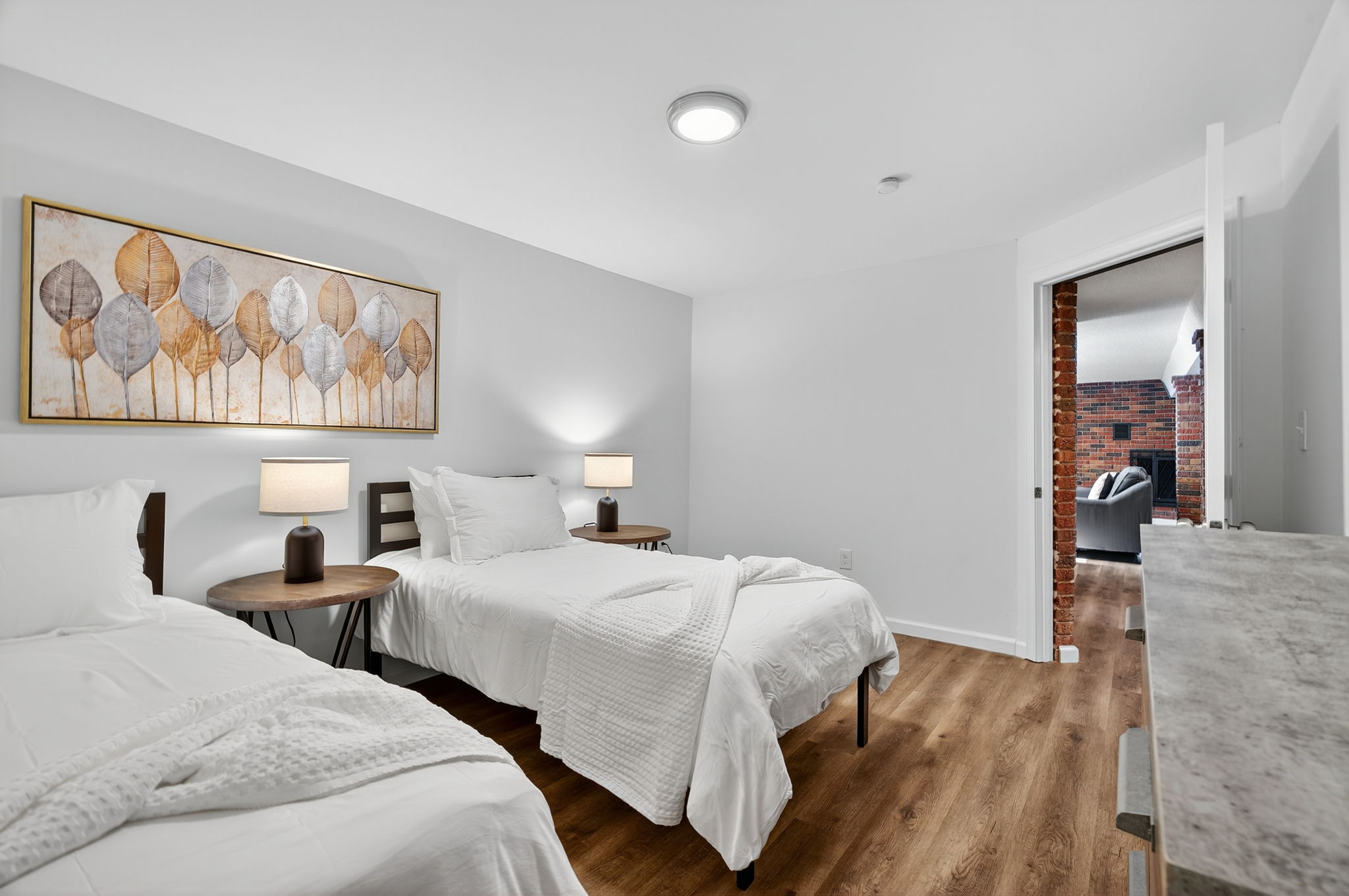 4 Bedrooms Bedrooms, ,2 BathroomsBathrooms,Woodford Rentals,For Rent,1385