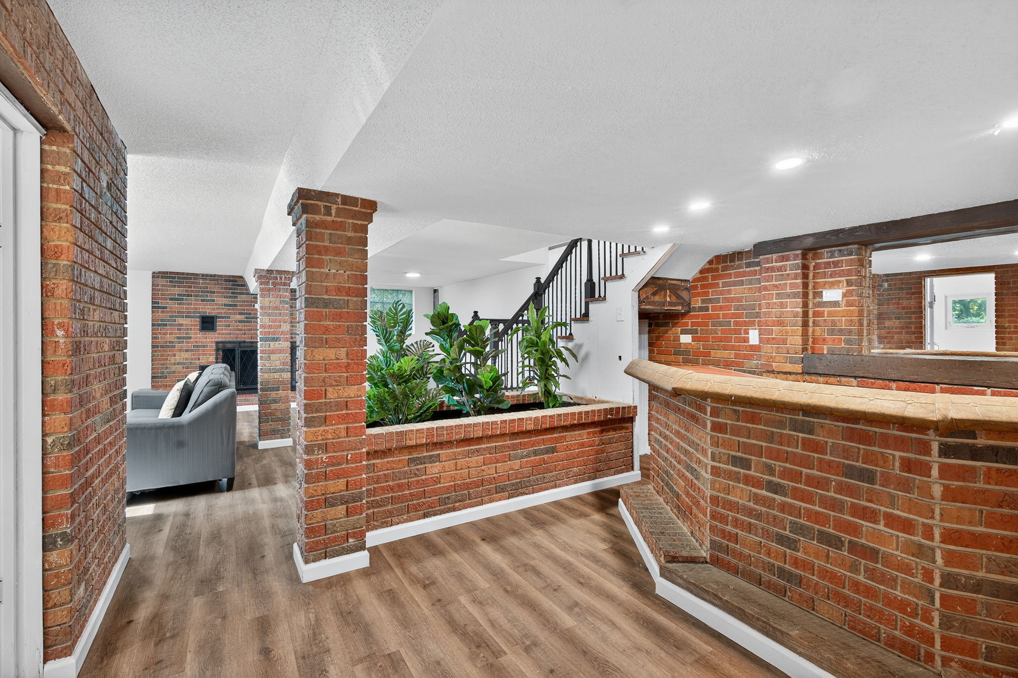 4 Bedrooms Bedrooms, ,2 BathroomsBathrooms,Woodford Rentals,For Rent,1385