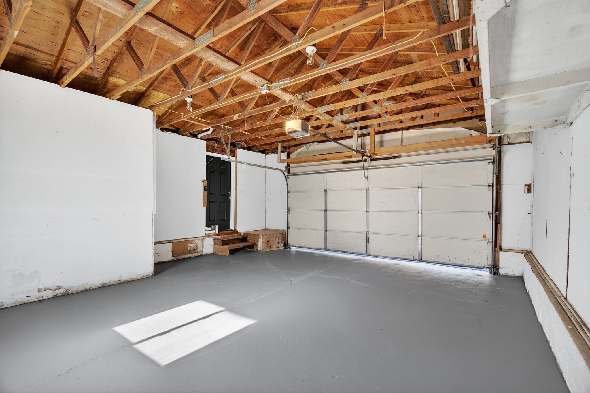 4 Bedrooms Bedrooms, ,2 BathroomsBathrooms,Woodford Rentals,For Rent,1385