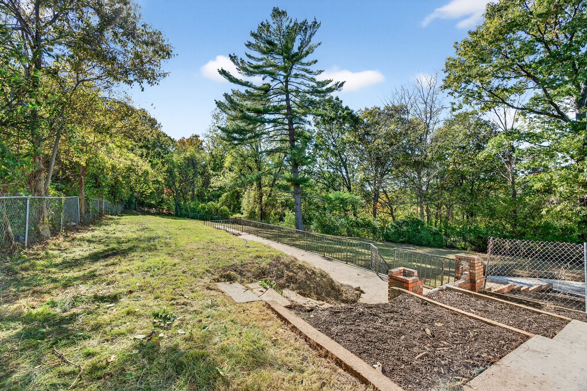 4 Bedrooms Bedrooms, ,2 BathroomsBathrooms,Woodford Rentals,For Rent,1385