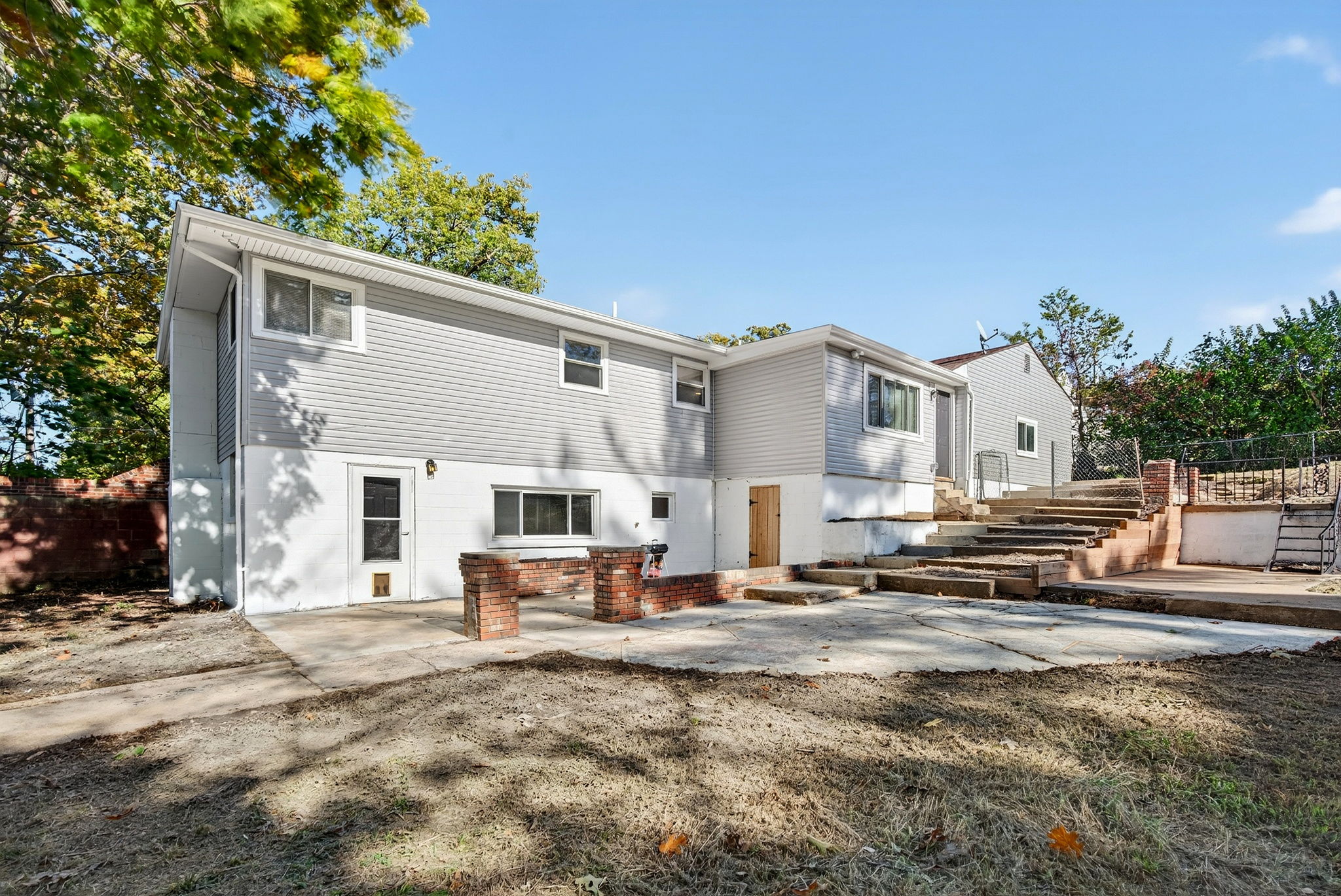 4 Bedrooms Bedrooms, ,2 BathroomsBathrooms,Woodford Rentals,For Rent,1385