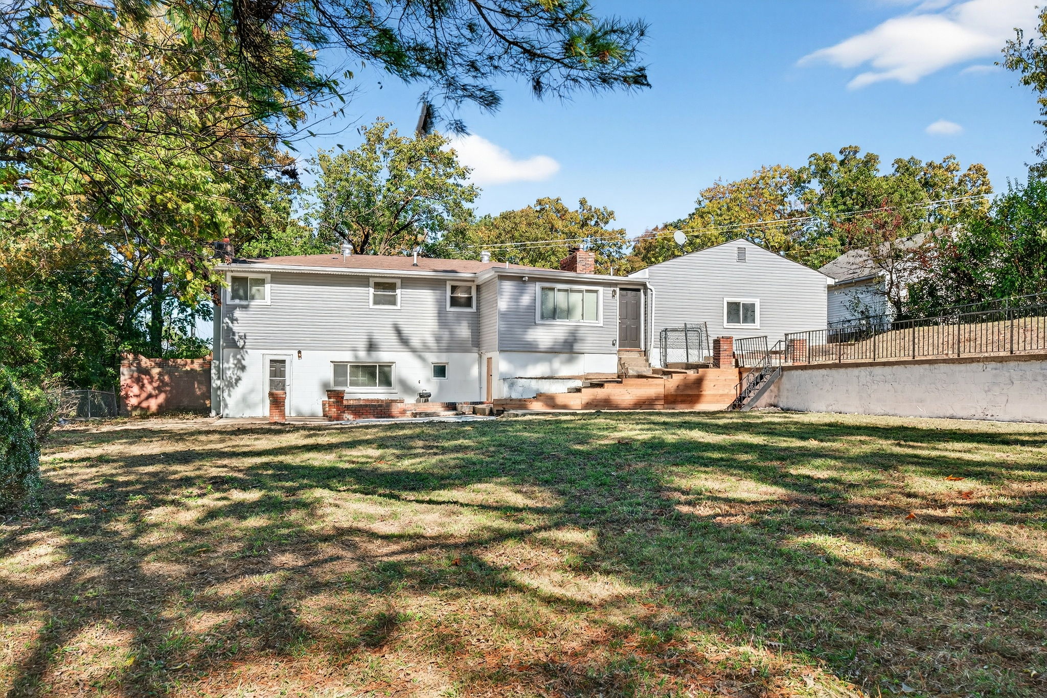 4 Bedrooms Bedrooms, ,2 BathroomsBathrooms,Woodford Rentals,For Rent,1385