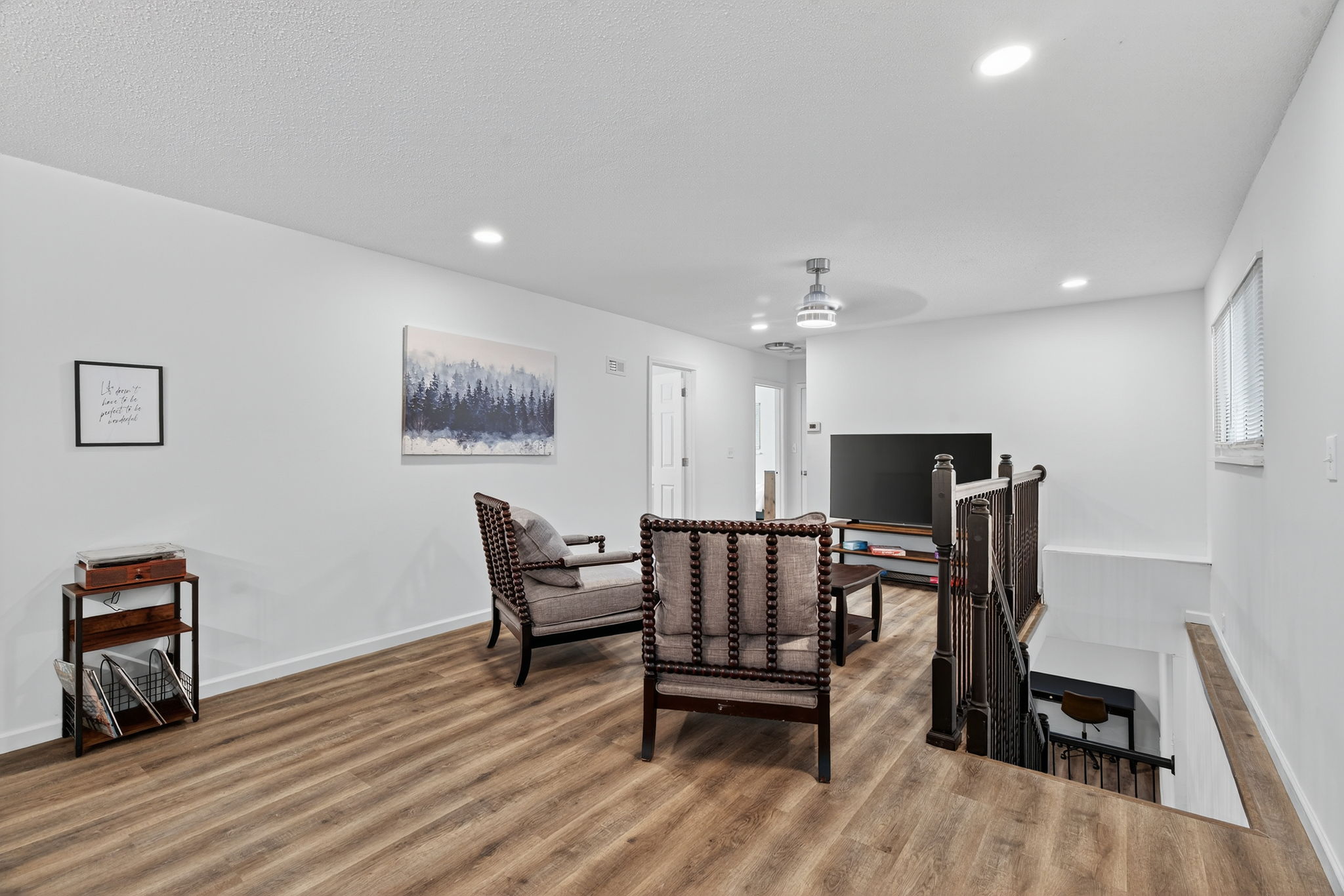 4 Bedrooms Bedrooms, ,2 BathroomsBathrooms,Woodford Rentals,For Rent,1385