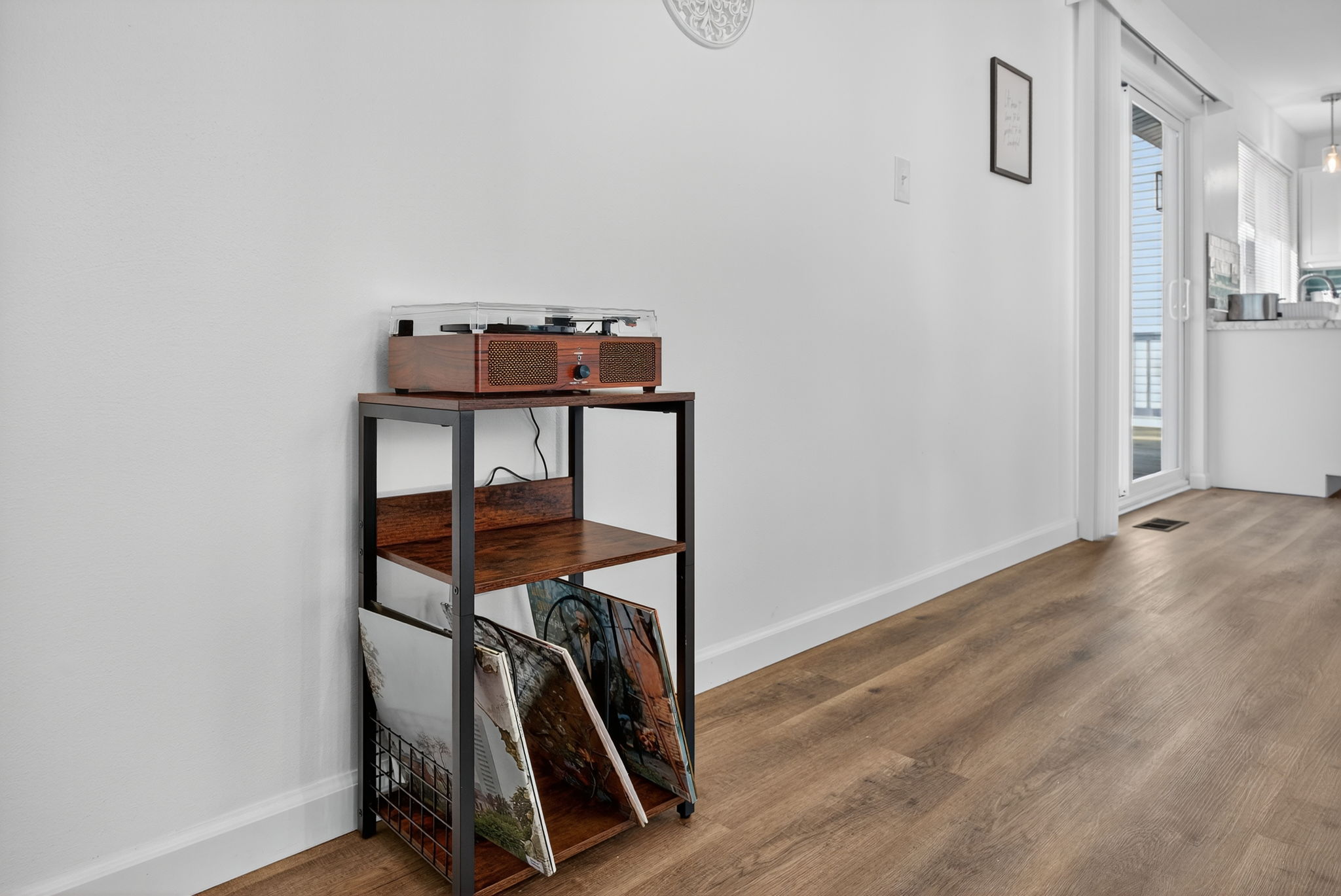 5 Bedrooms Bedrooms, ,3 BathroomsBathrooms,Woodford Rentals,For Rent,1386