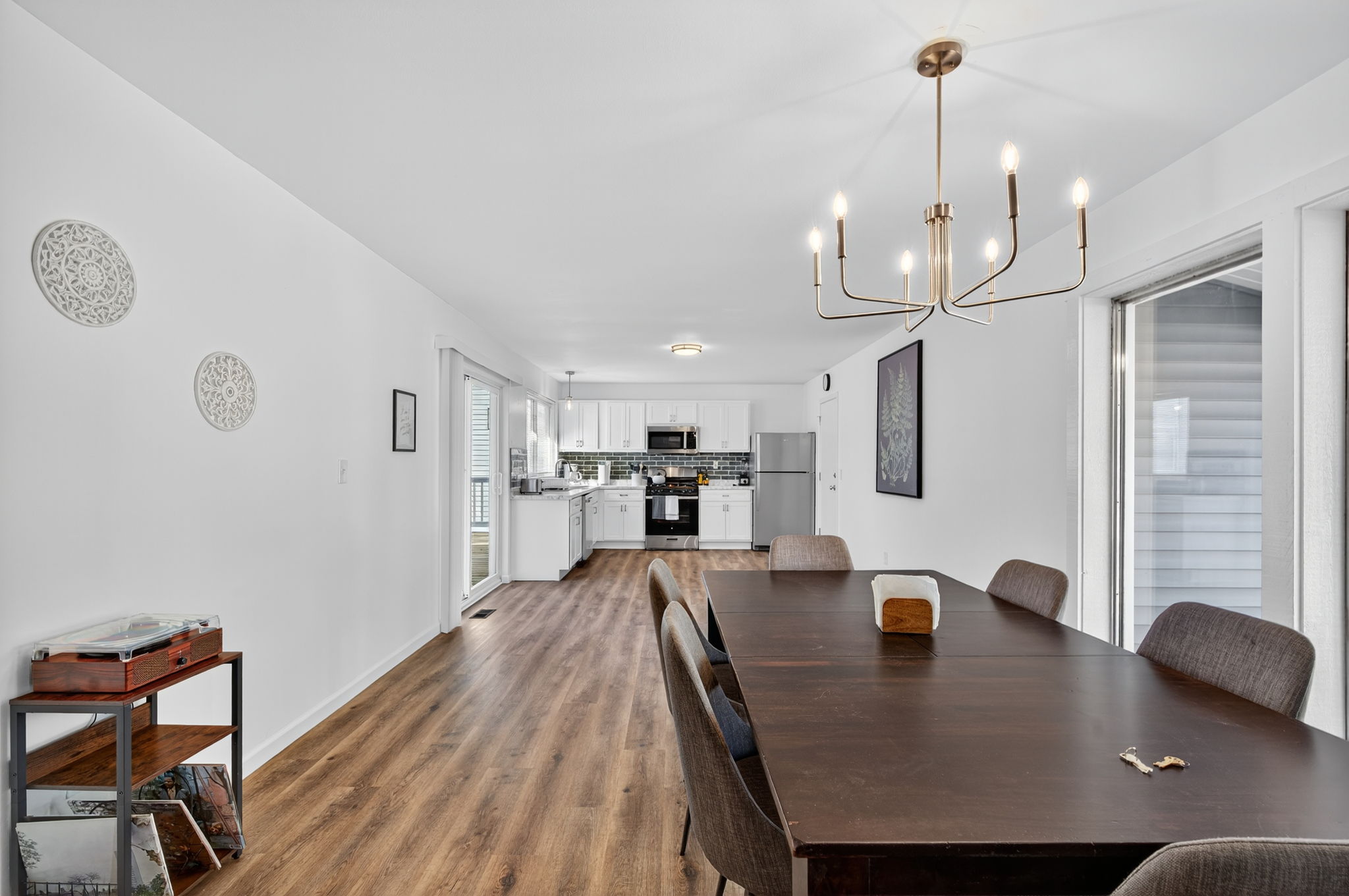 5 Bedrooms Bedrooms, ,3 BathroomsBathrooms,Woodford Rentals,For Rent,1386