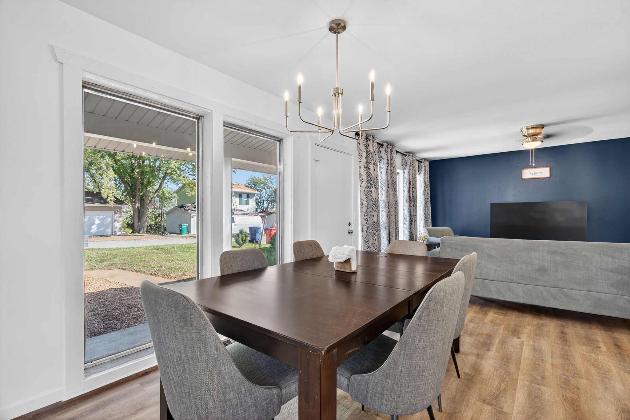 5 Bedrooms Bedrooms, ,3 BathroomsBathrooms,Woodford Rentals,For Rent,1386