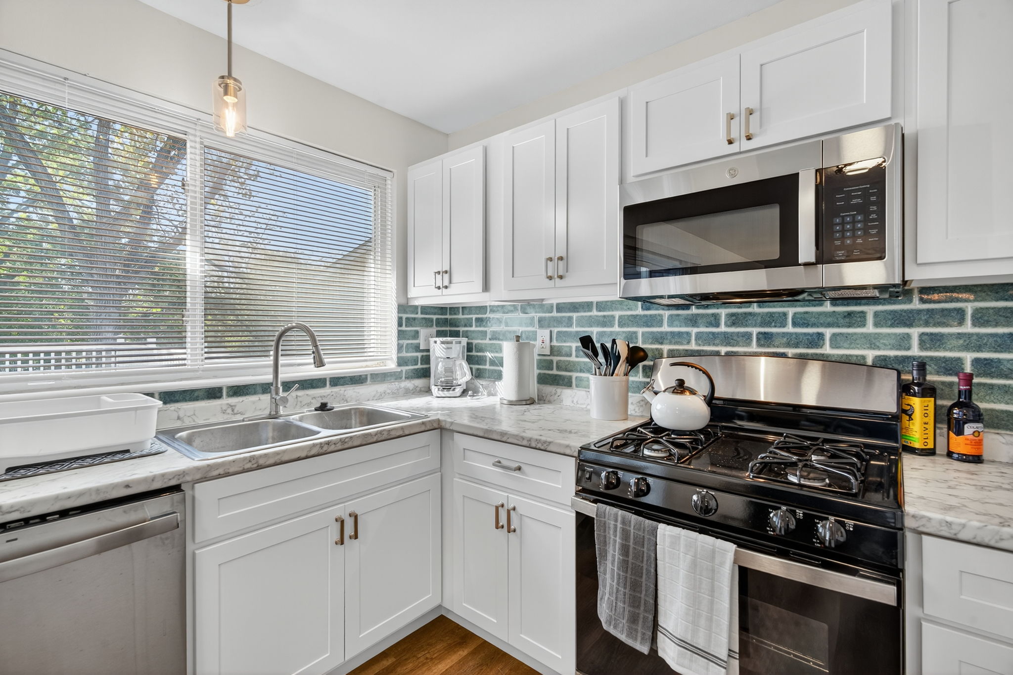 5 Bedrooms Bedrooms, ,3 BathroomsBathrooms,Woodford Rentals,For Rent,1386