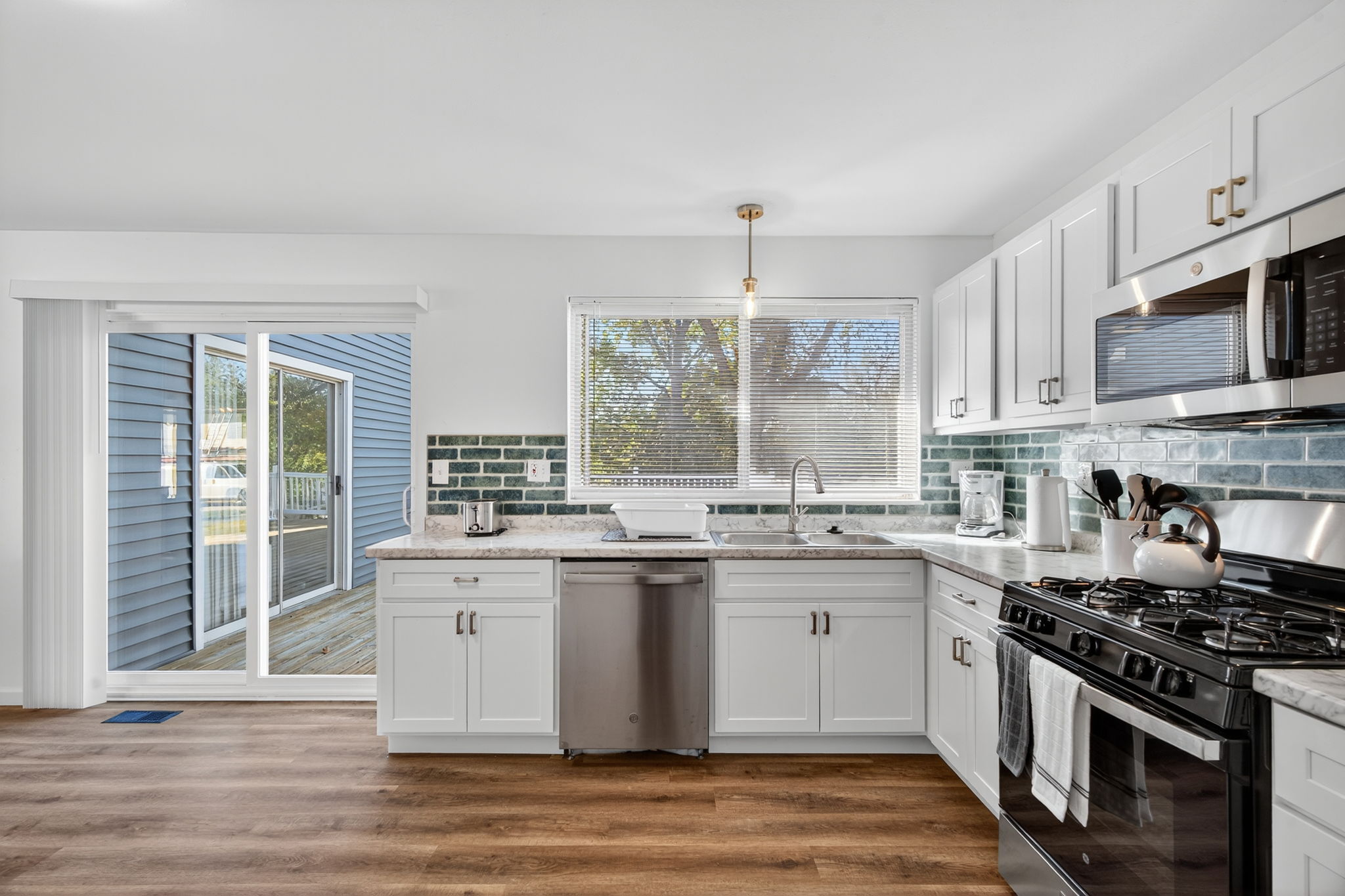 5 Bedrooms Bedrooms, ,3 BathroomsBathrooms,Woodford Rentals,For Rent,1386