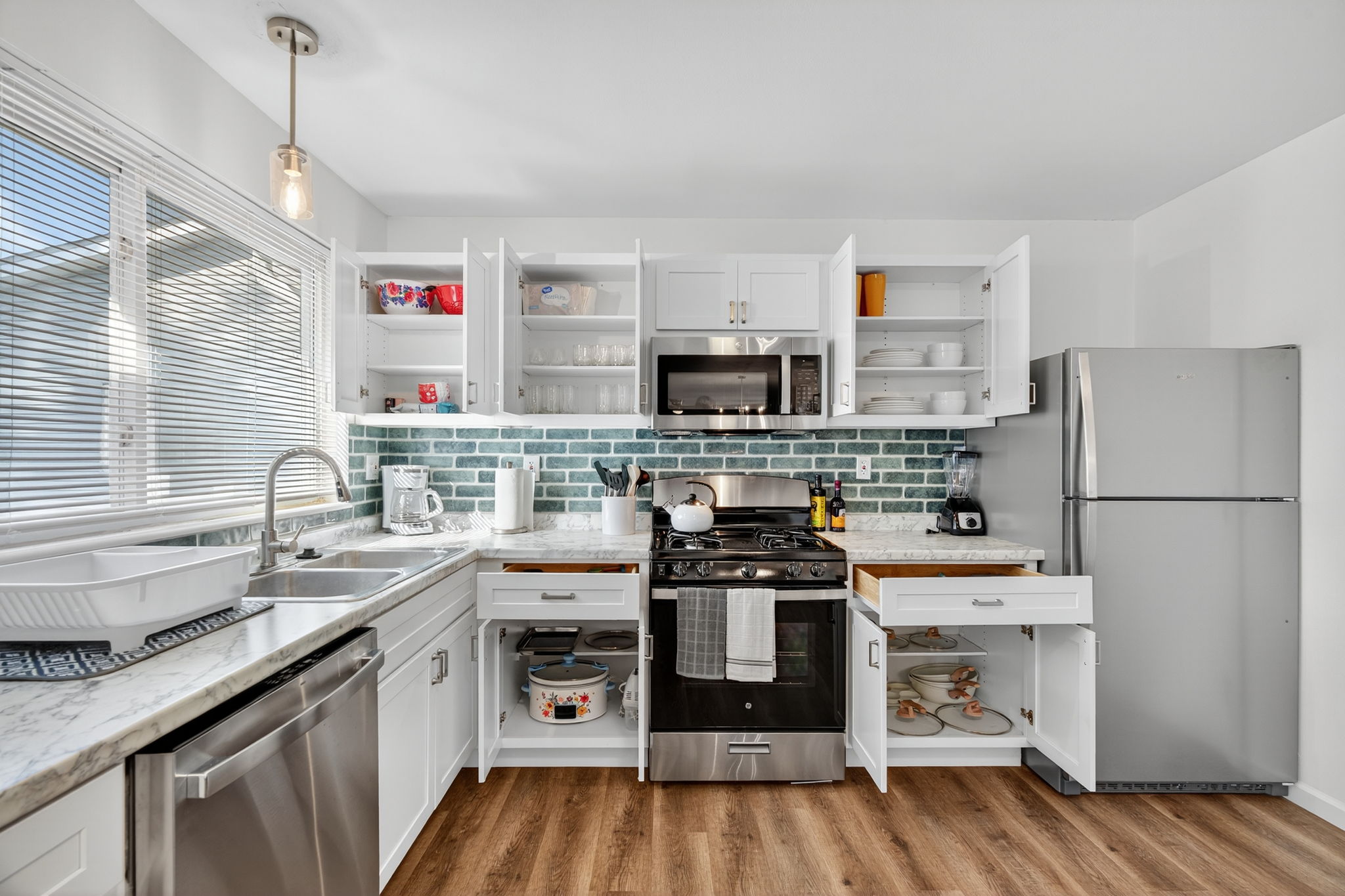 5 Bedrooms Bedrooms, ,3 BathroomsBathrooms,Woodford Rentals,For Rent,1386