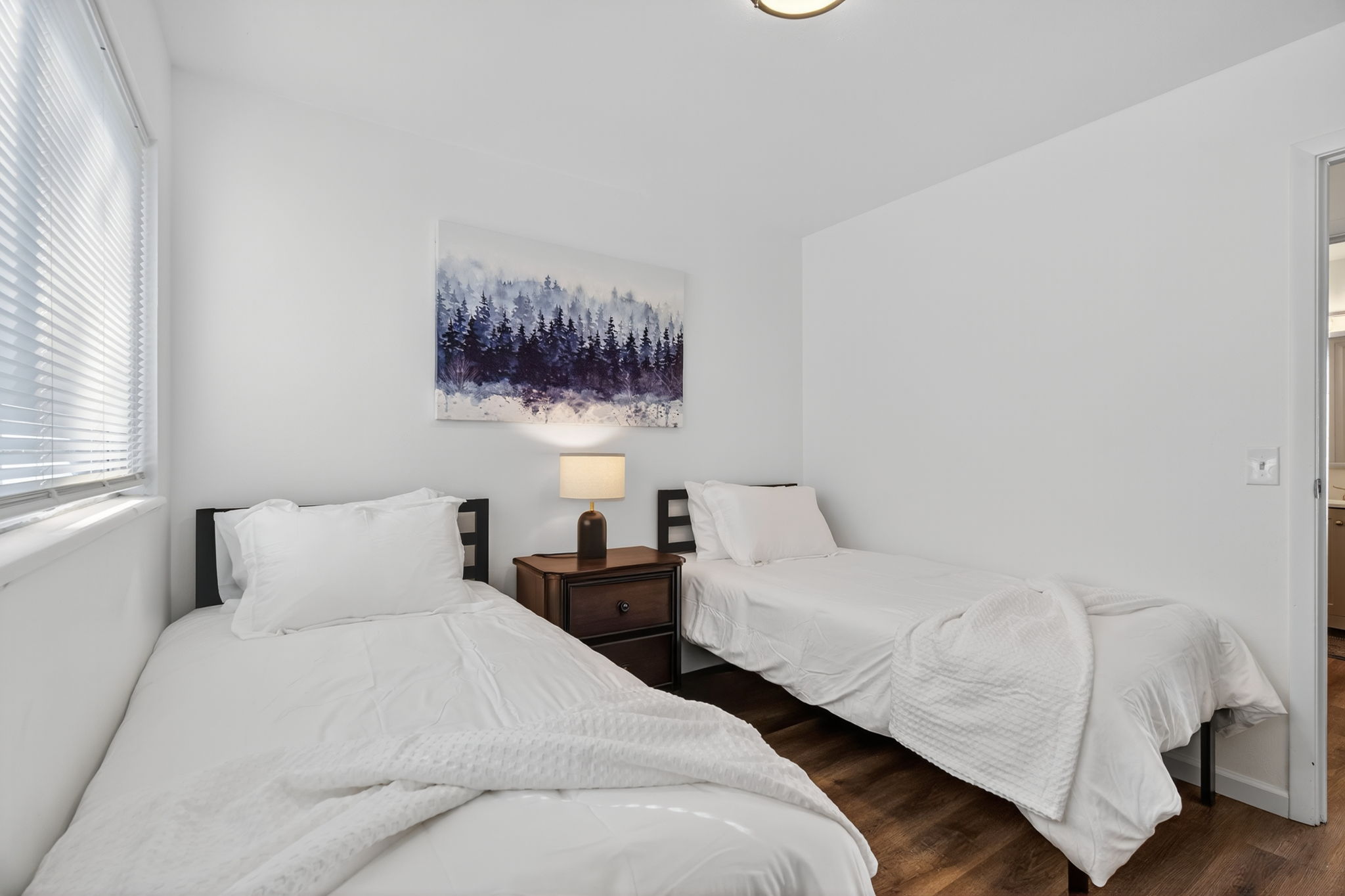 5 Bedrooms Bedrooms, ,3 BathroomsBathrooms,Woodford Rentals,For Rent,1386