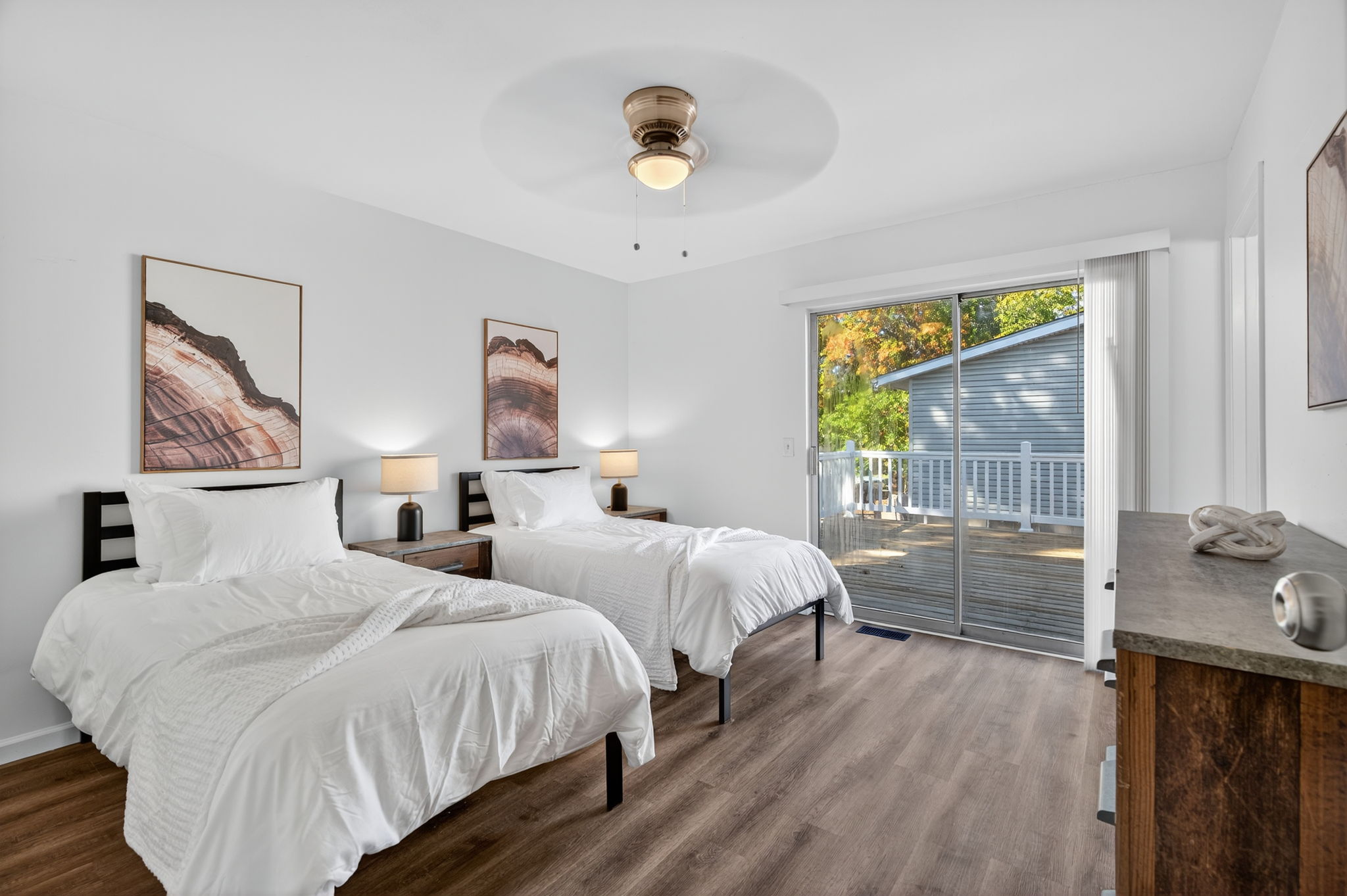 5 Bedrooms Bedrooms, ,3 BathroomsBathrooms,Woodford Rentals,For Rent,1386