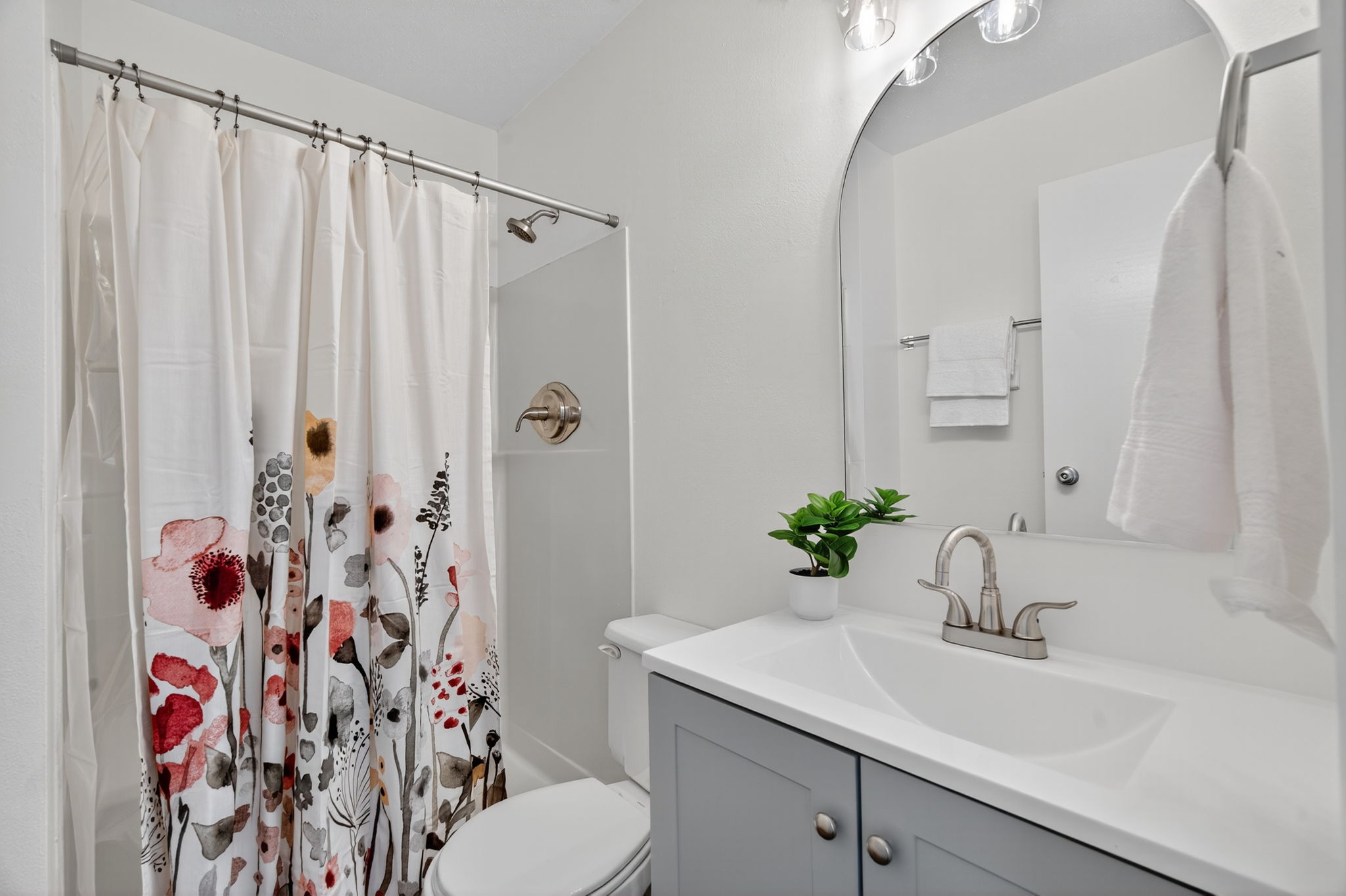 5 Bedrooms Bedrooms, ,3 BathroomsBathrooms,Woodford Rentals,For Rent,1386