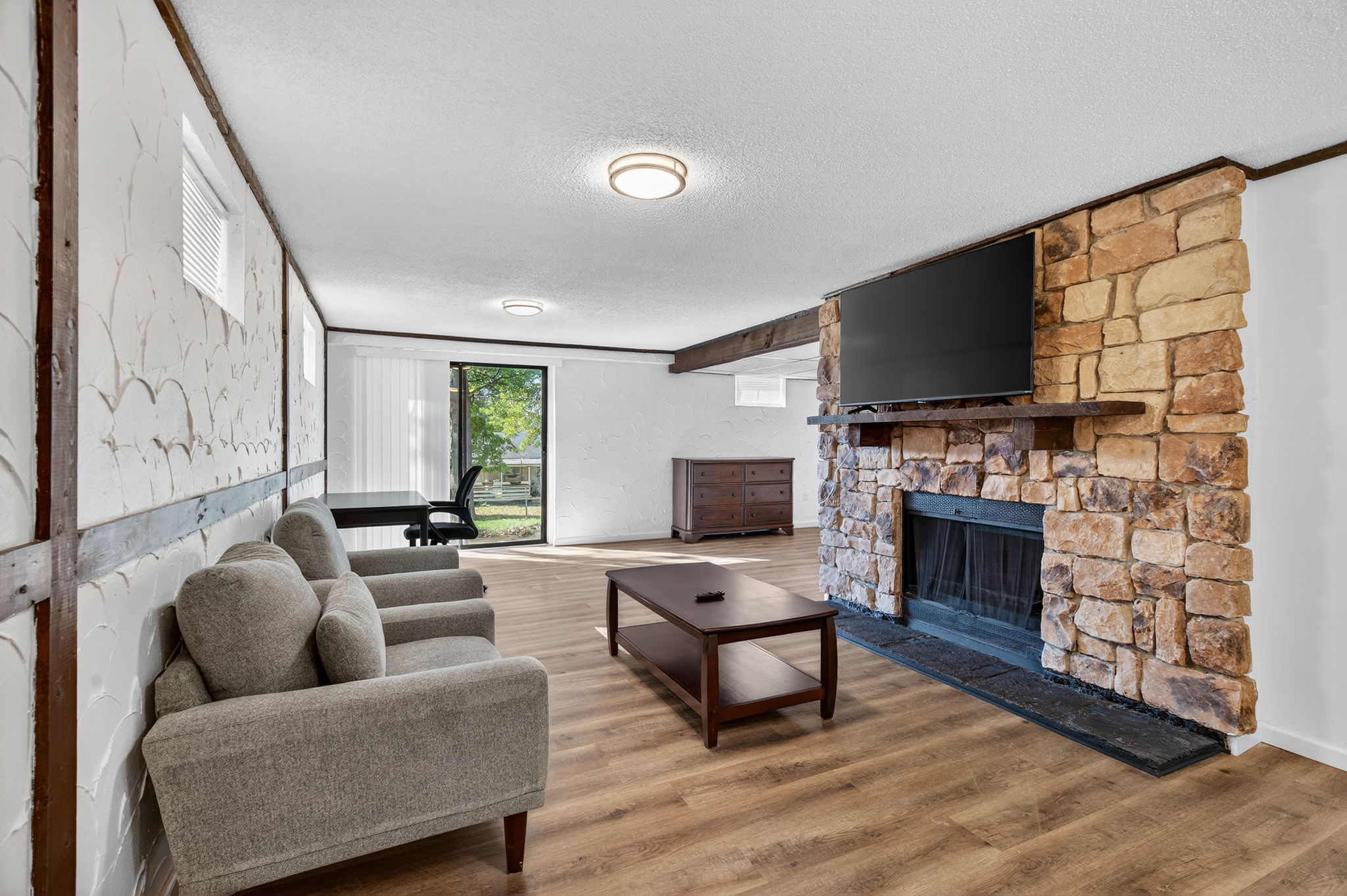 5 Bedrooms Bedrooms, ,3 BathroomsBathrooms,Woodford Rentals,For Rent,1386