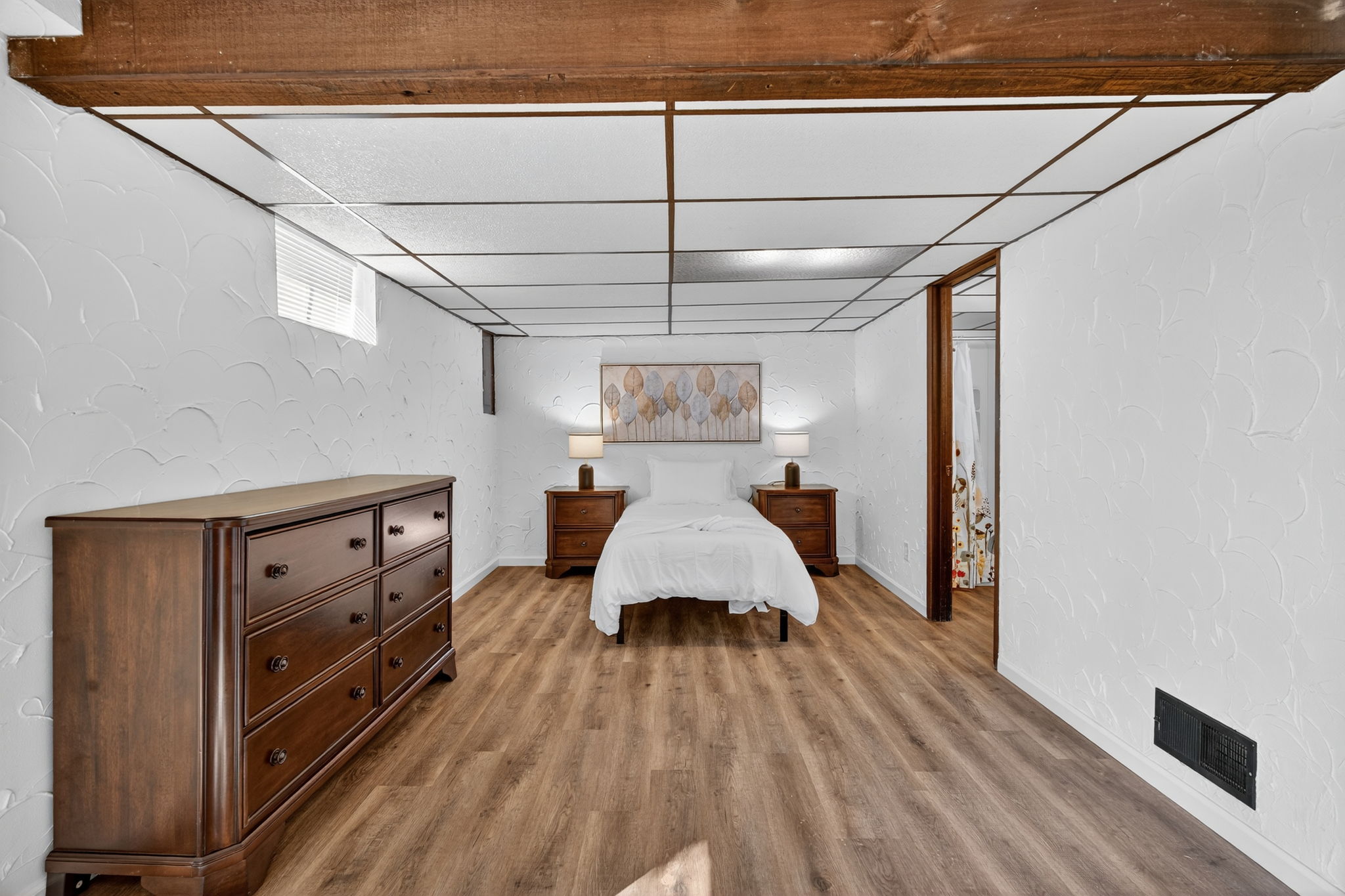 5 Bedrooms Bedrooms, ,3 BathroomsBathrooms,Woodford Rentals,For Rent,1386