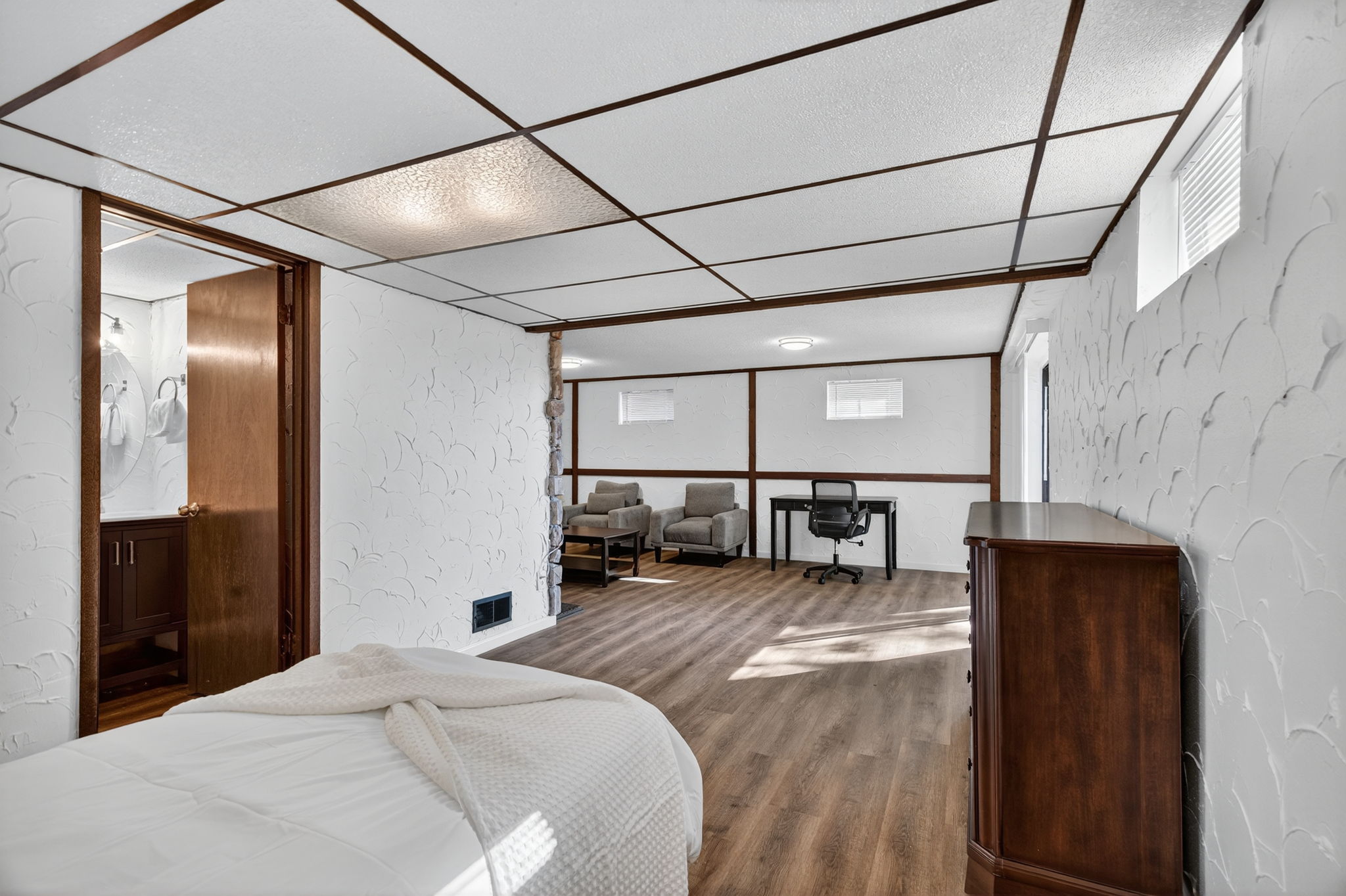 5 Bedrooms Bedrooms, ,3 BathroomsBathrooms,Woodford Rentals,For Rent,1386