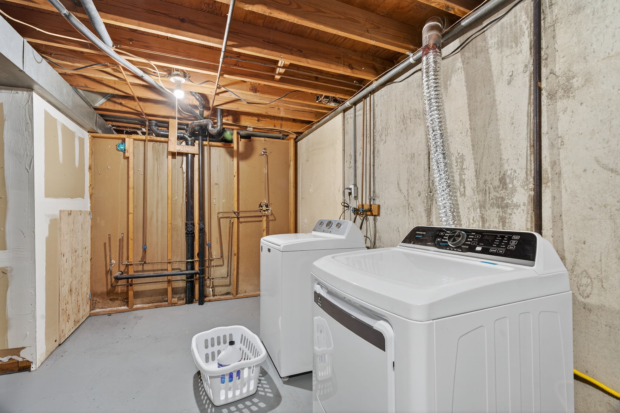 5 Bedrooms Bedrooms, ,3 BathroomsBathrooms,Woodford Rentals,For Rent,1386