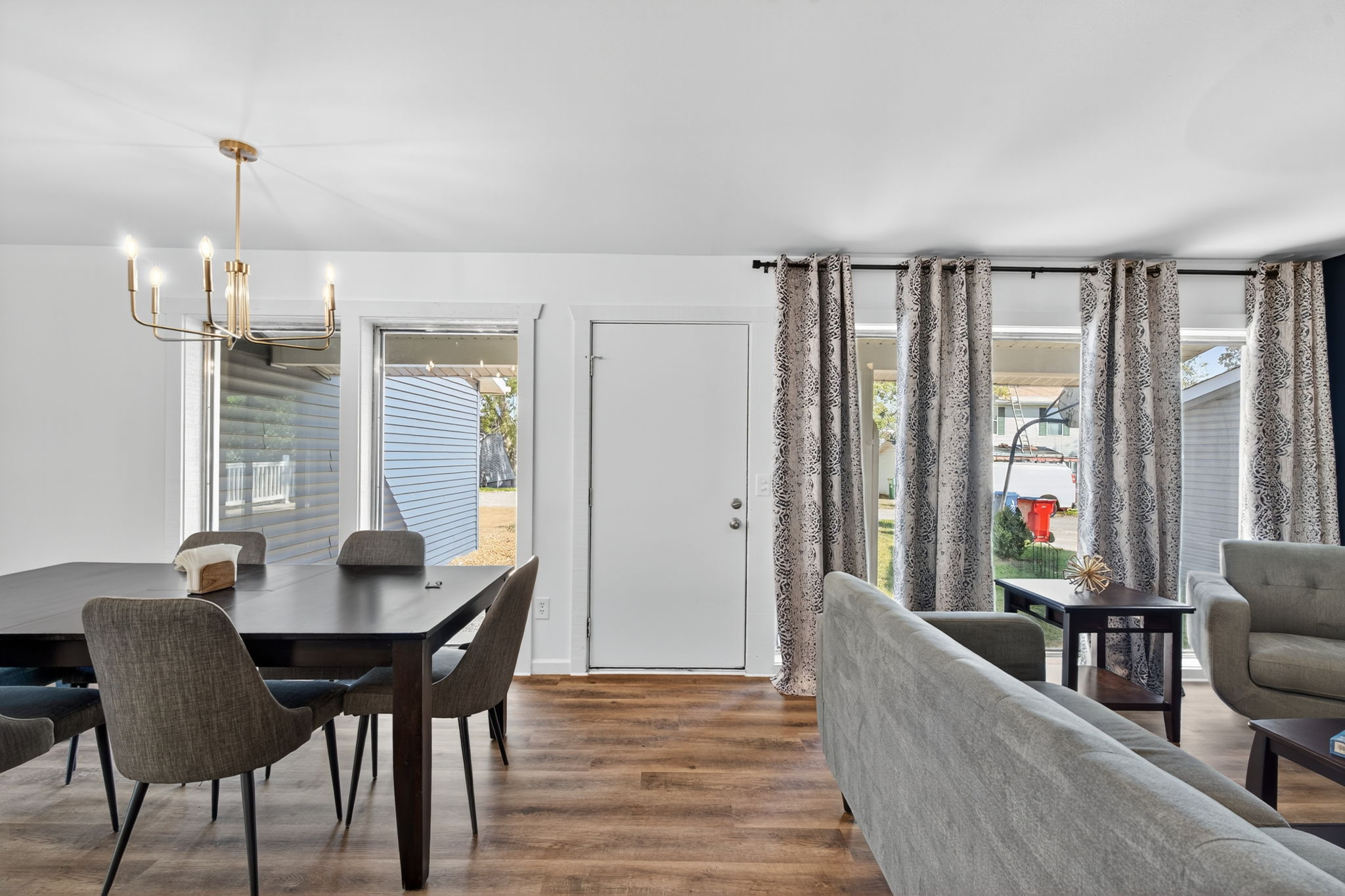 5 Bedrooms Bedrooms, ,3 BathroomsBathrooms,Woodford Rentals,For Rent,1386