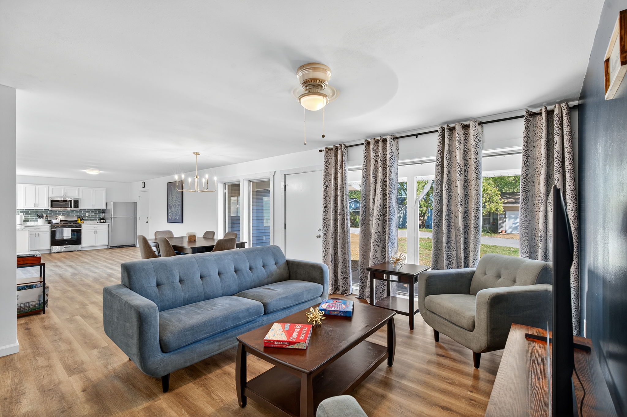 5 Bedrooms Bedrooms, ,3 BathroomsBathrooms,Woodford Rentals,For Rent,1386