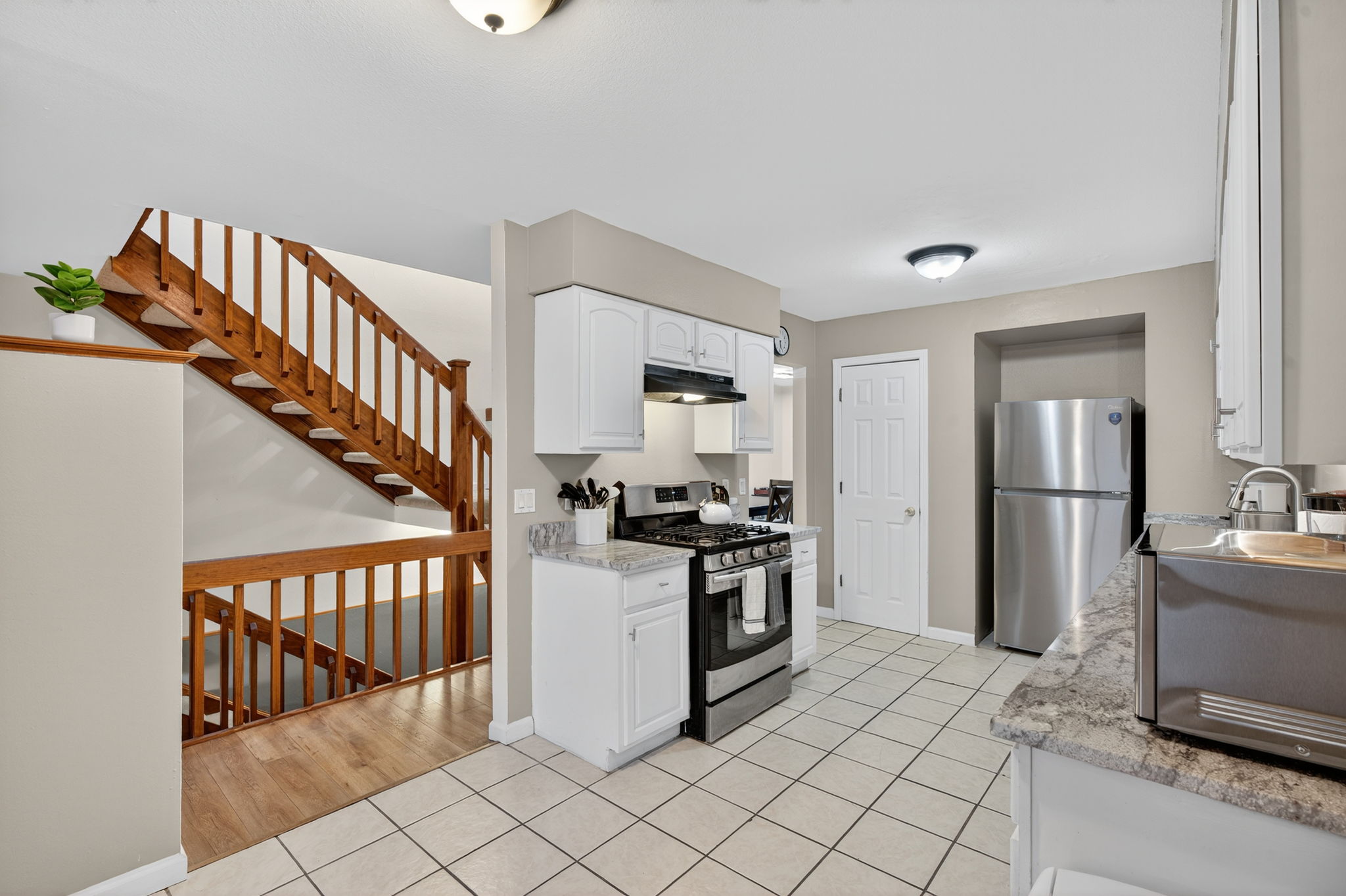 4 Bedrooms Bedrooms, ,2.5 BathroomsBathrooms,Woodford Rentals,For Rent,1387