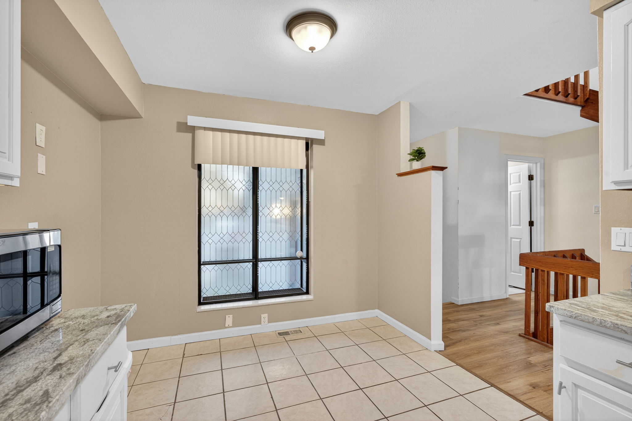 4 Bedrooms Bedrooms, ,2.5 BathroomsBathrooms,Woodford Rentals,For Rent,1387