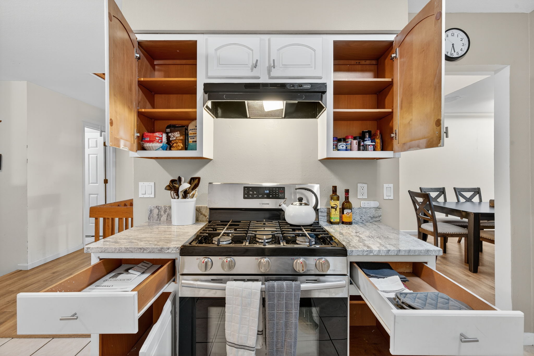 4 Bedrooms Bedrooms, ,2.5 BathroomsBathrooms,Woodford Rentals,For Rent,1387