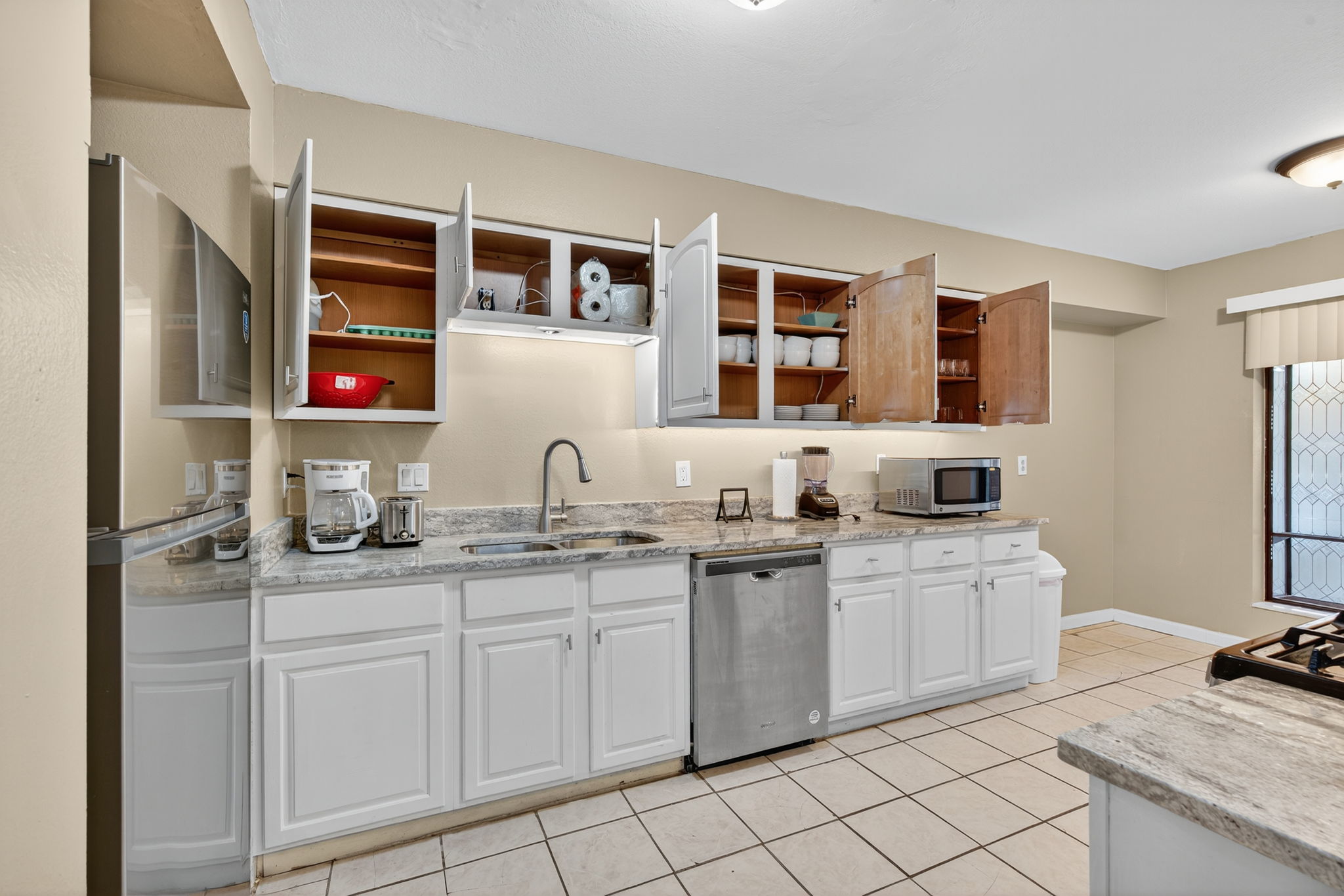 4 Bedrooms Bedrooms, ,2.5 BathroomsBathrooms,Woodford Rentals,For Rent,1387