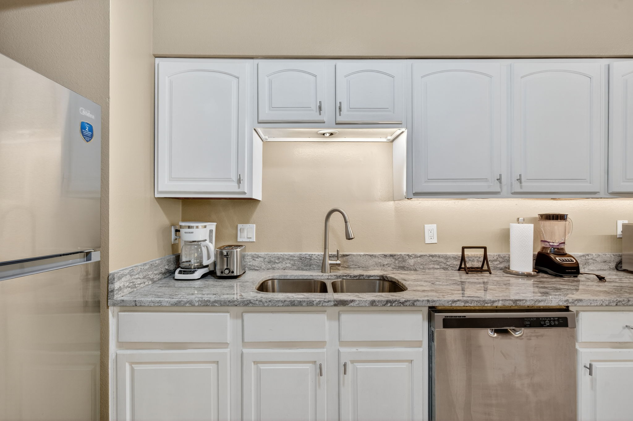 4 Bedrooms Bedrooms, ,2.5 BathroomsBathrooms,Woodford Rentals,For Rent,1387