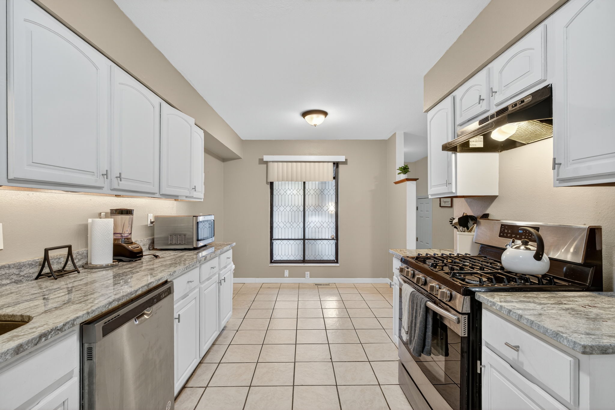 4 Bedrooms Bedrooms, ,2.5 BathroomsBathrooms,Woodford Rentals,For Rent,1387