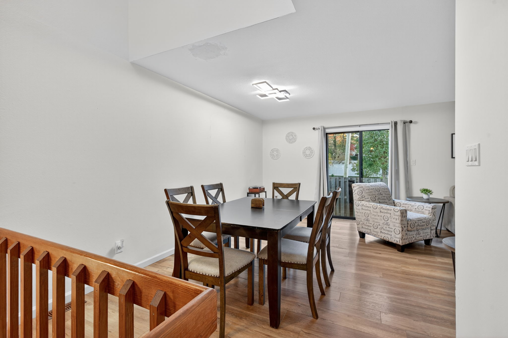 4 Bedrooms Bedrooms, ,2.5 BathroomsBathrooms,Woodford Rentals,For Rent,1387