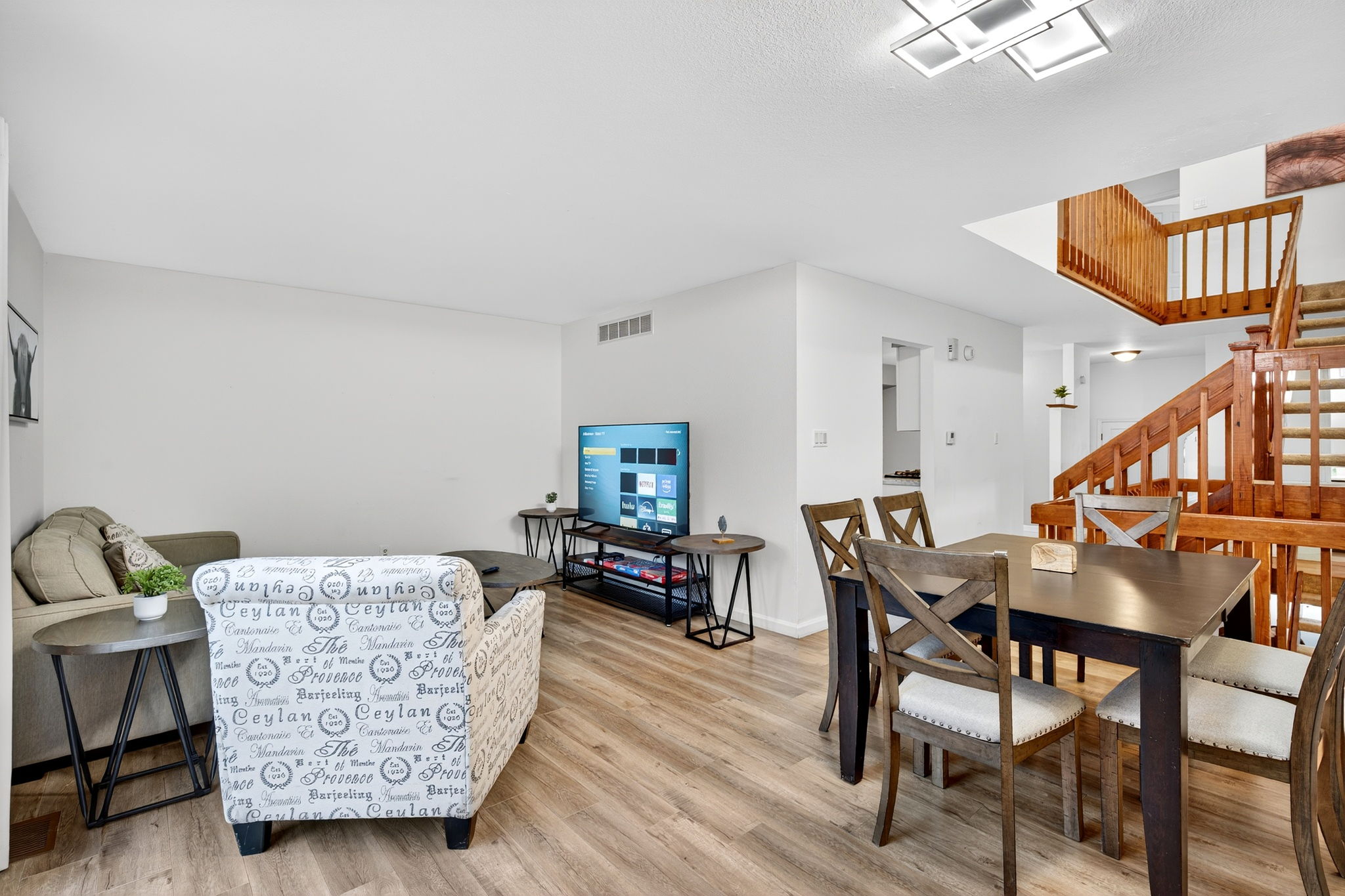 4 Bedrooms Bedrooms, ,2.5 BathroomsBathrooms,Woodford Rentals,For Rent,1387