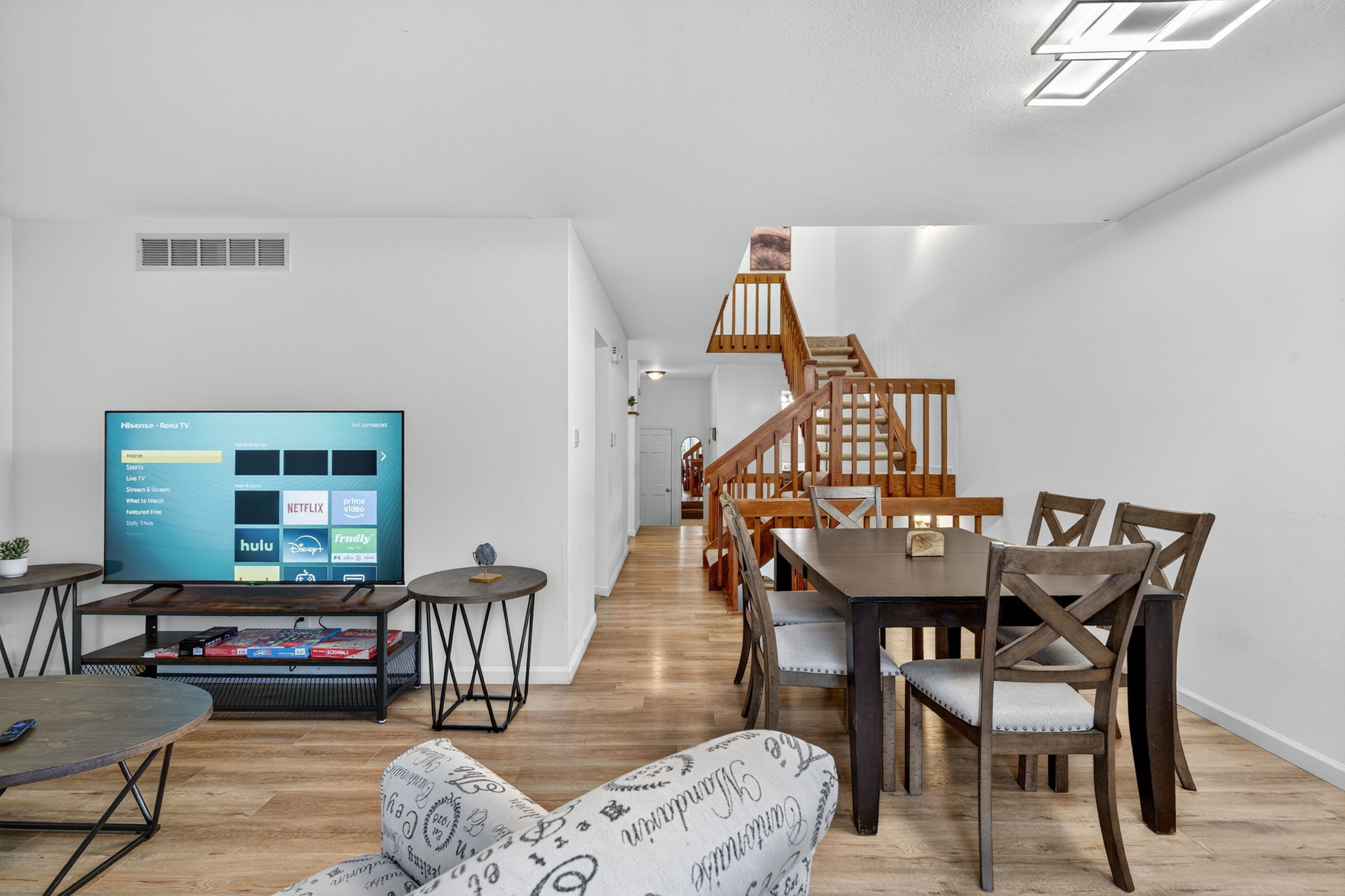 4 Bedrooms Bedrooms, ,2.5 BathroomsBathrooms,Woodford Rentals,For Rent,1387