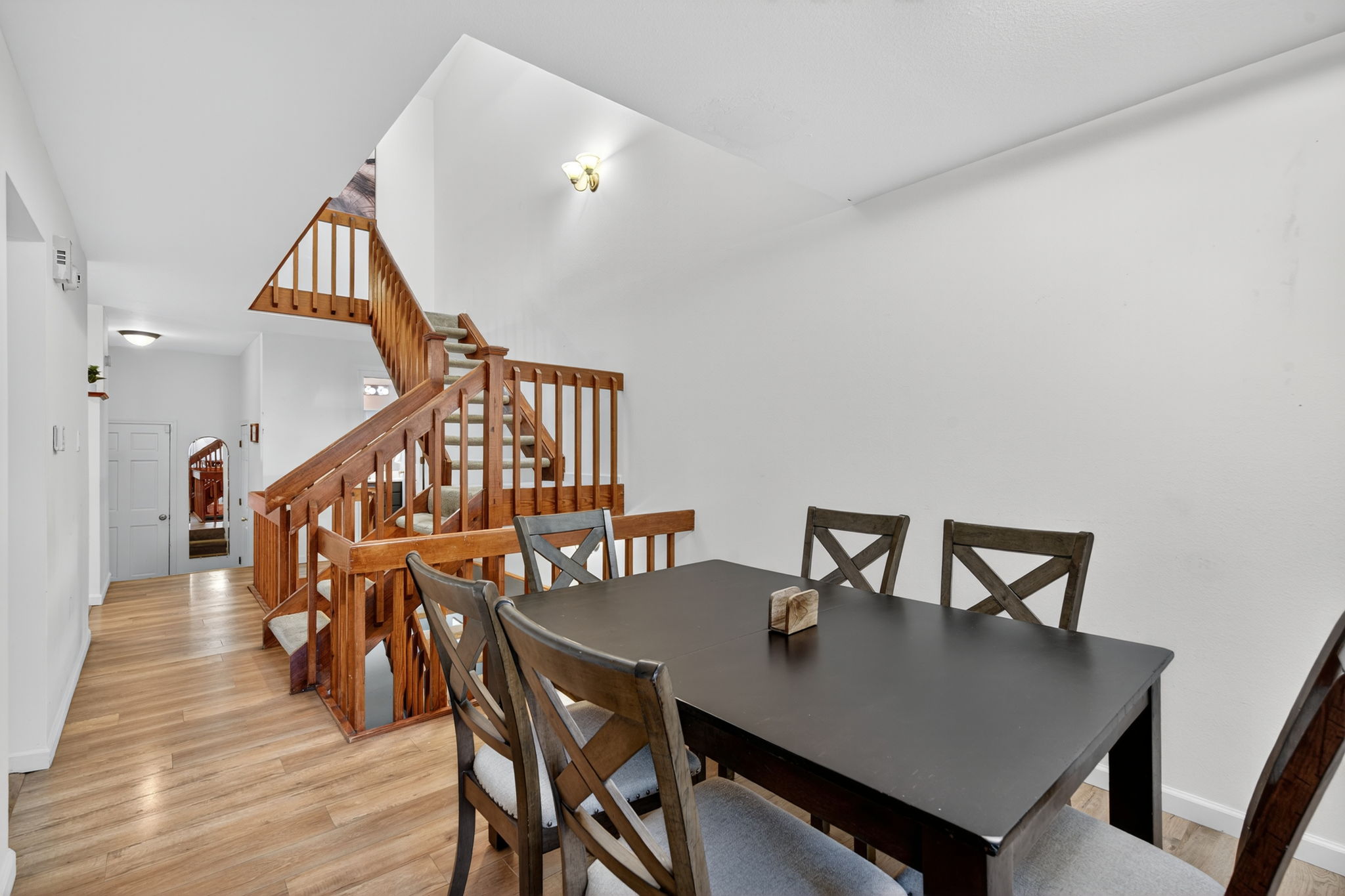 4 Bedrooms Bedrooms, ,2.5 BathroomsBathrooms,Woodford Rentals,For Rent,1387